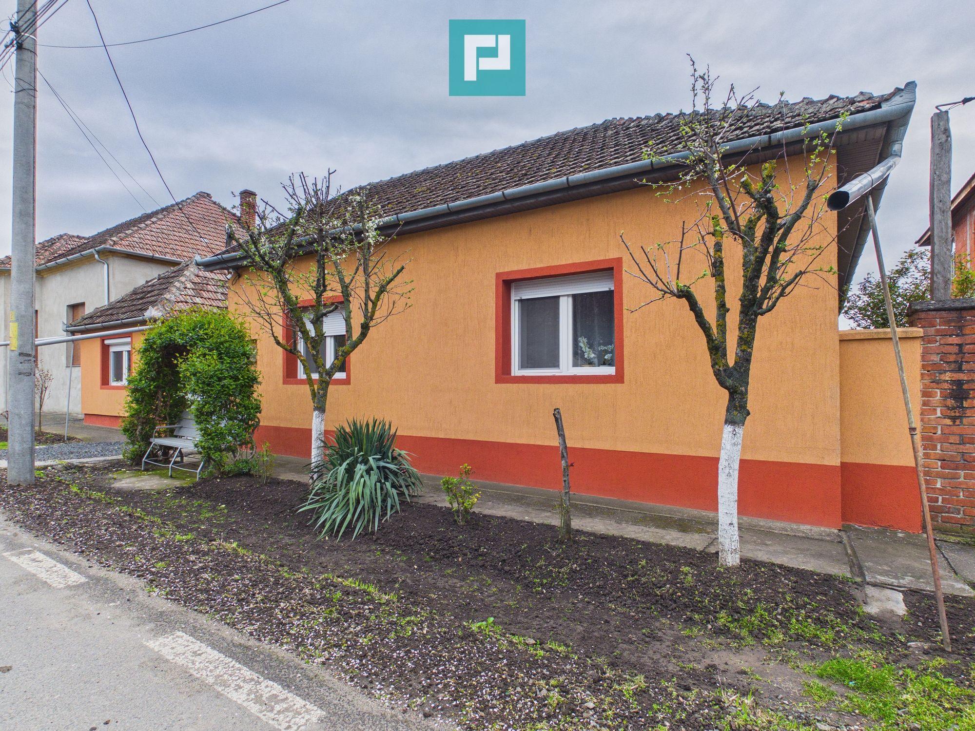 Casă 2 corpuri și 5 camere ultracentral în Curtici - 1