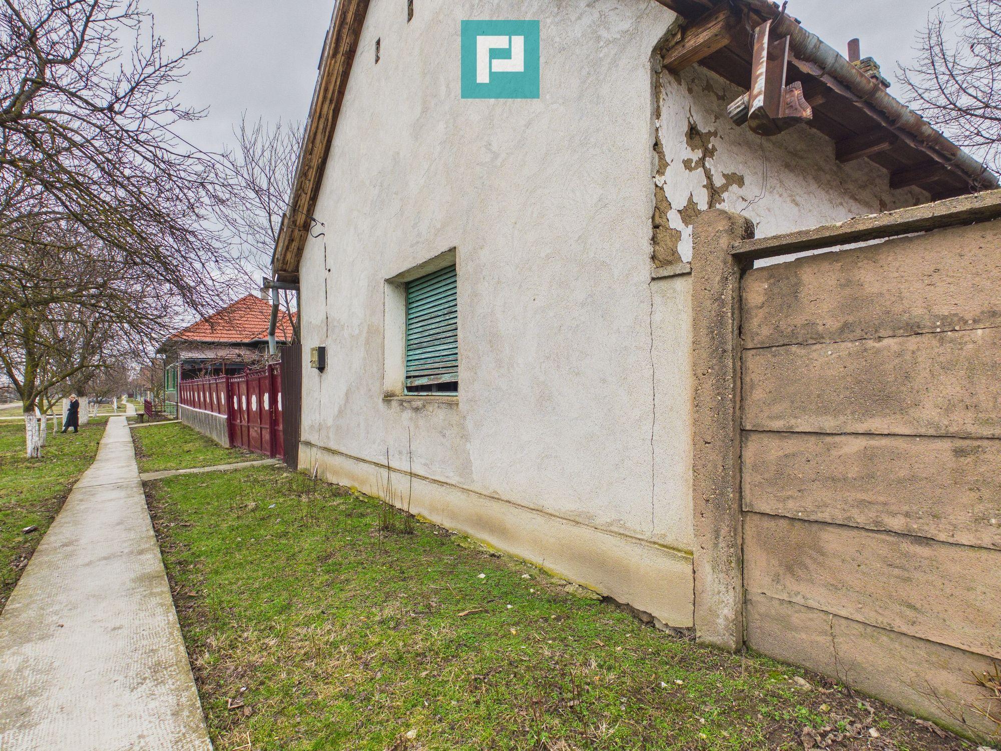 Casă modestă cu 3 camere de renovat în Mișca - 1