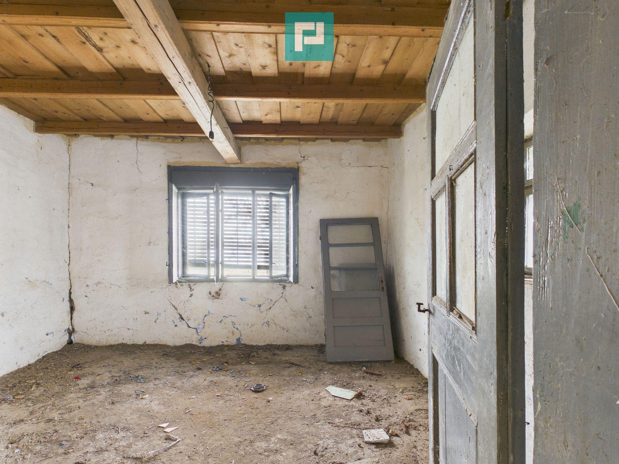 Casă modestă cu 3 camere de renovat în Mișca - 7