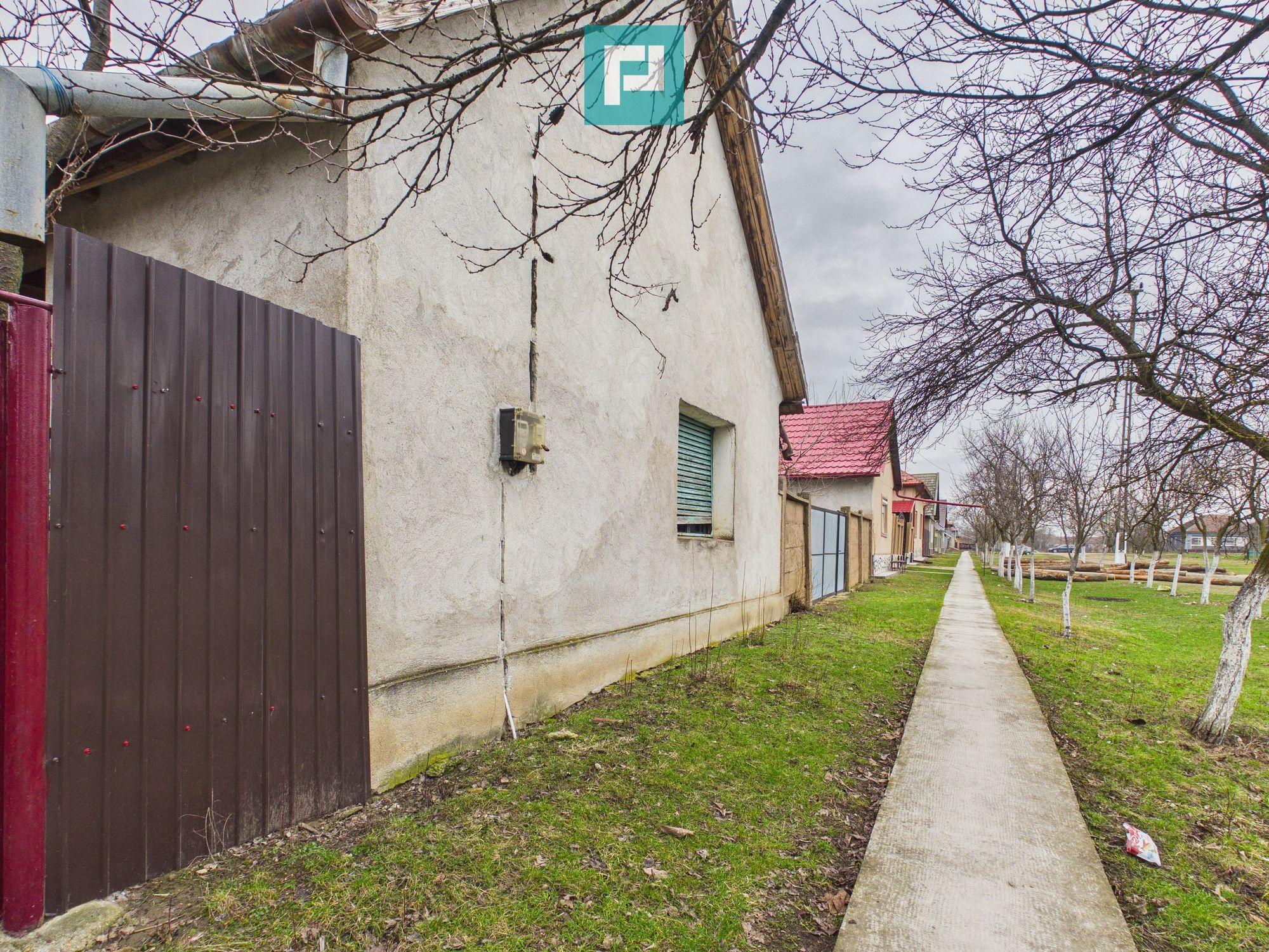 Casă modestă cu 3 camere de renovat în Mișca - 2