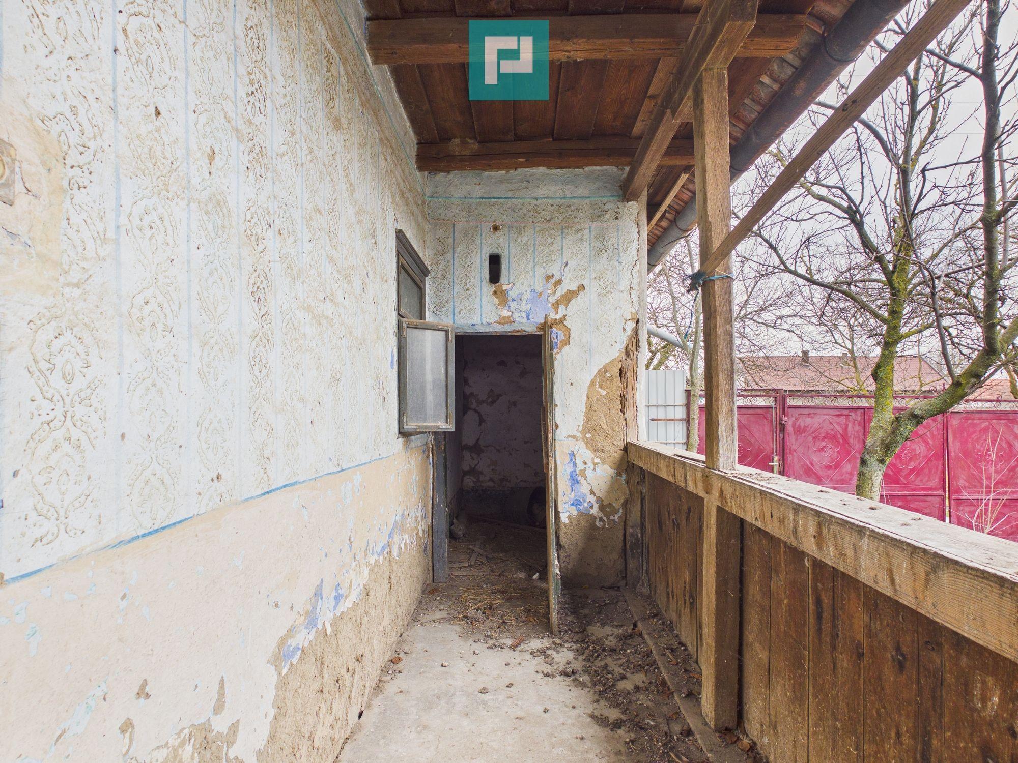 Casă modestă cu 3 camere de renovat în Mișca - 4