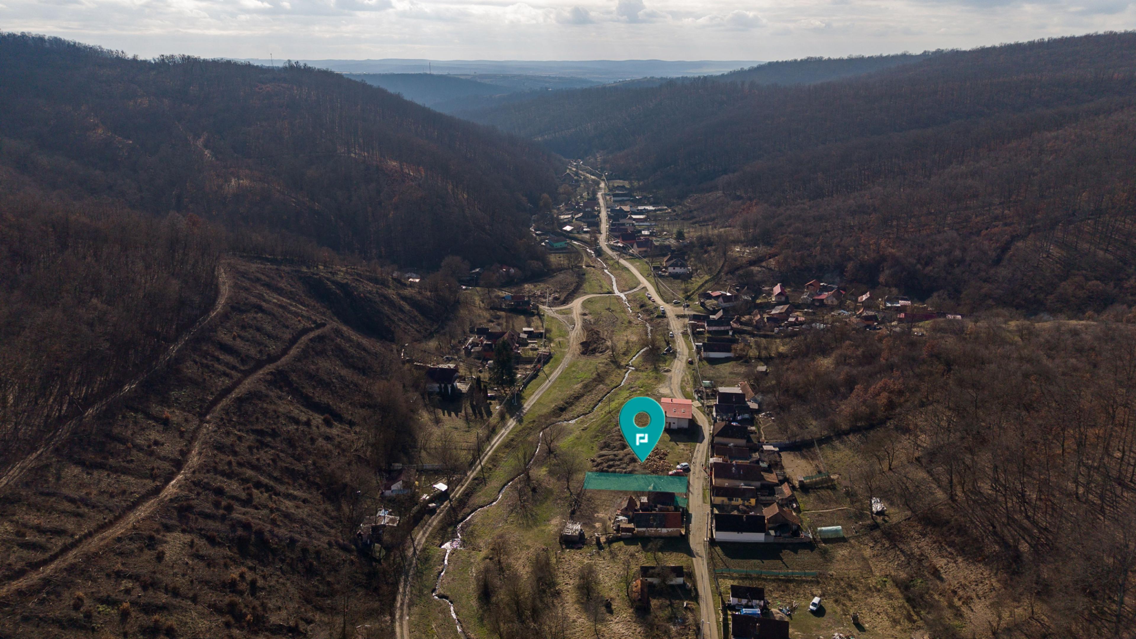 Teren intravilan de 302 mp în localitatea Șoimoș - 2