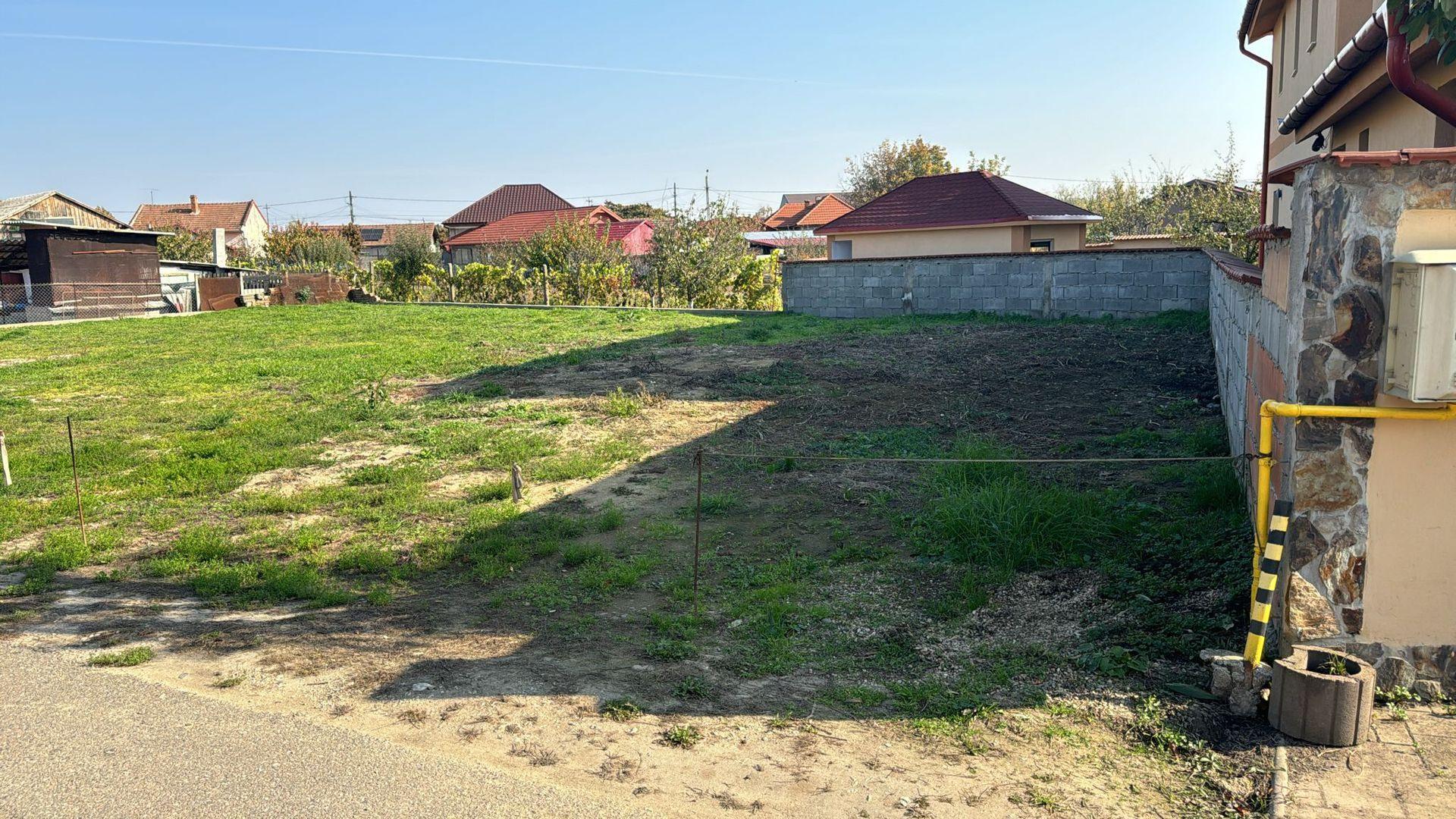 Teren intravilan com Bors, 563 mp, 32 ml front- Pret 36.000 euro neg - 4