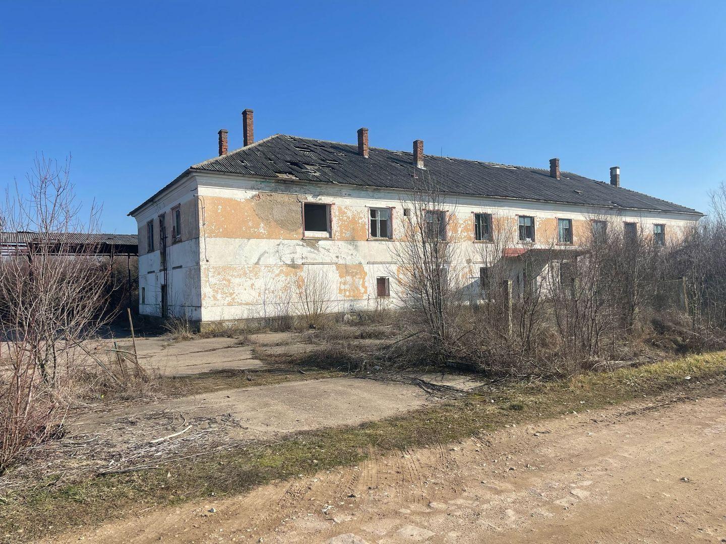 Proprietate versatila fost camin muncitori +teren loc.Batar jud Bihor - 1