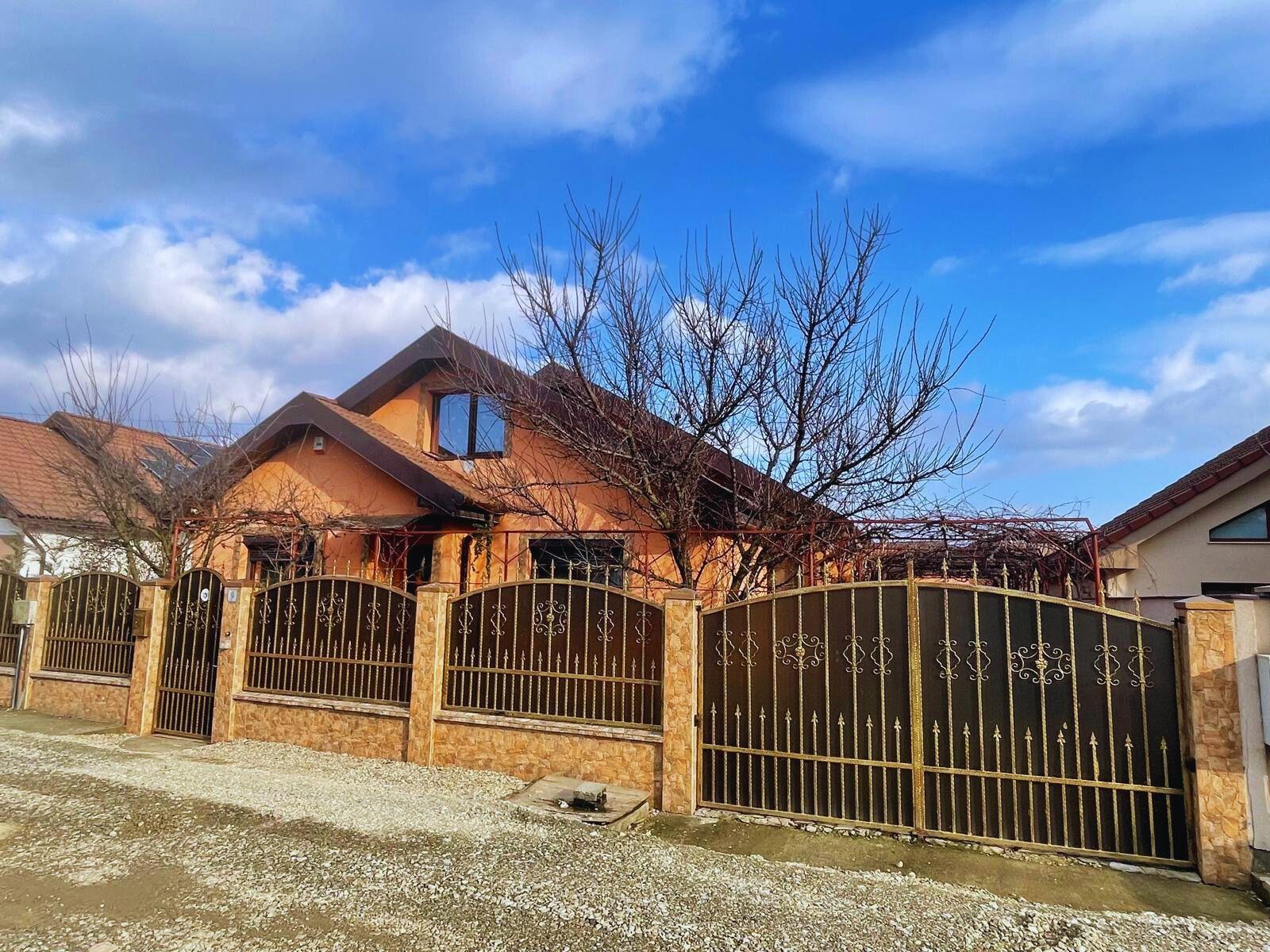 Casa Santandrei, zona linistita, gaz,curent,apa,teren 550 mp-208000Eur - 2