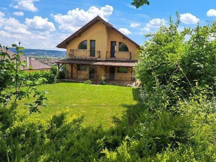 Casă de vânzare, teren 1040 mp - 1