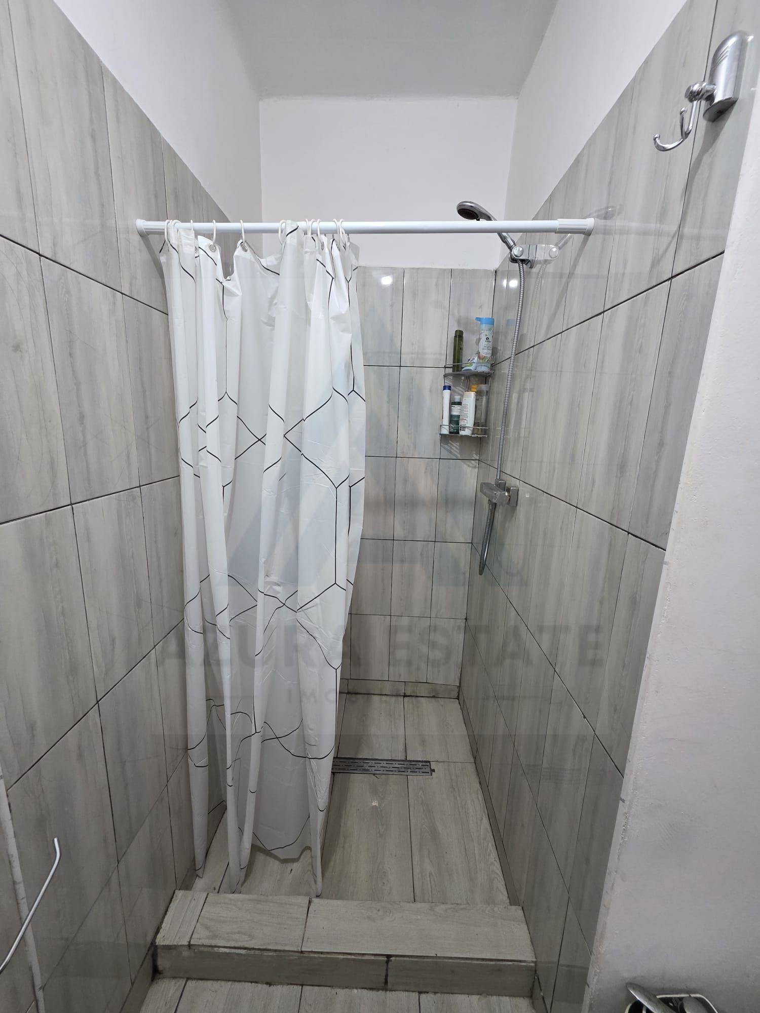 Studio la curte utilat complet cu terasa zona Lazaret - 13