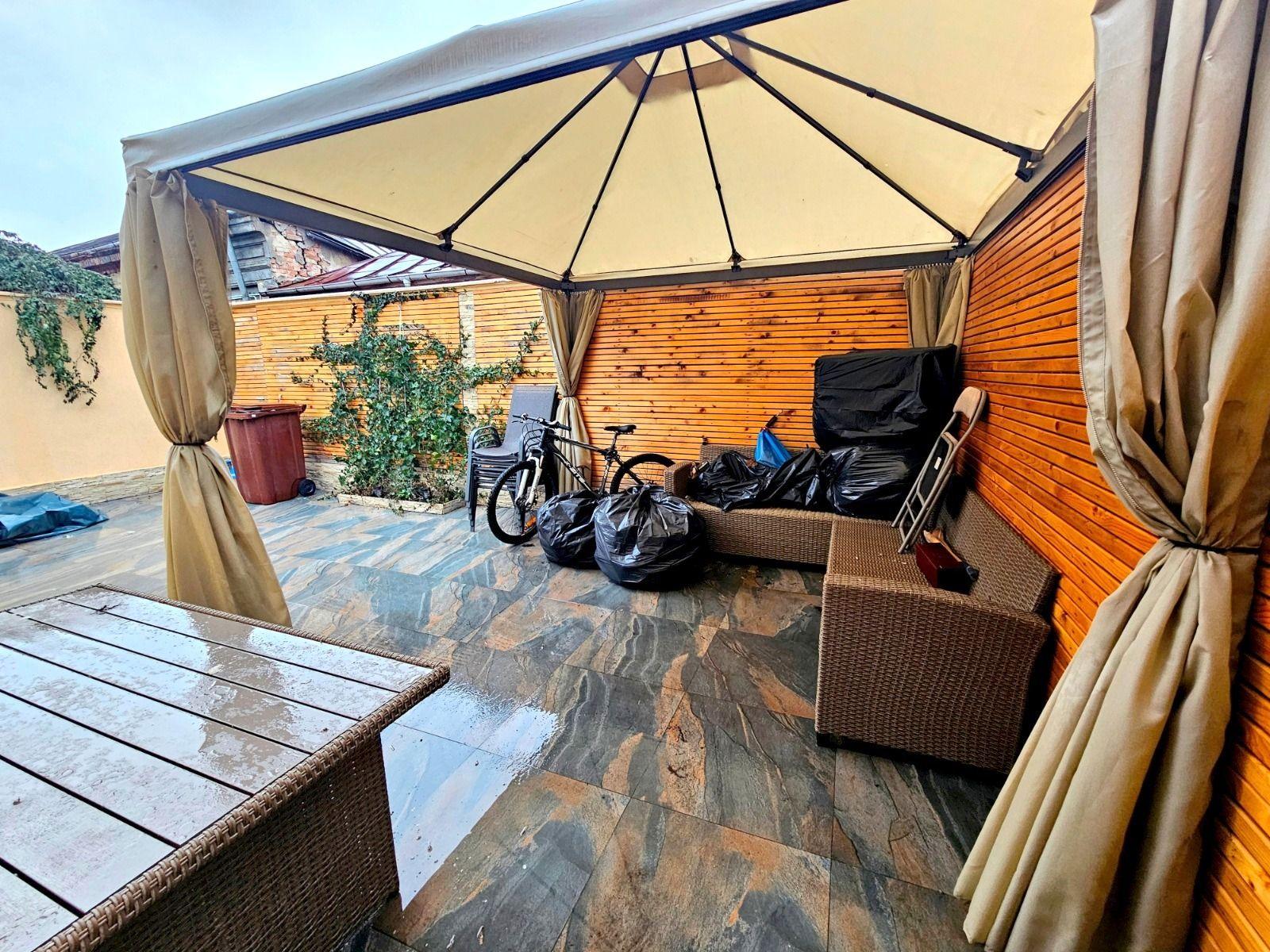 De vanzare - Casa 2 camere, renovata - singur in curte -Piata Centrala - 1