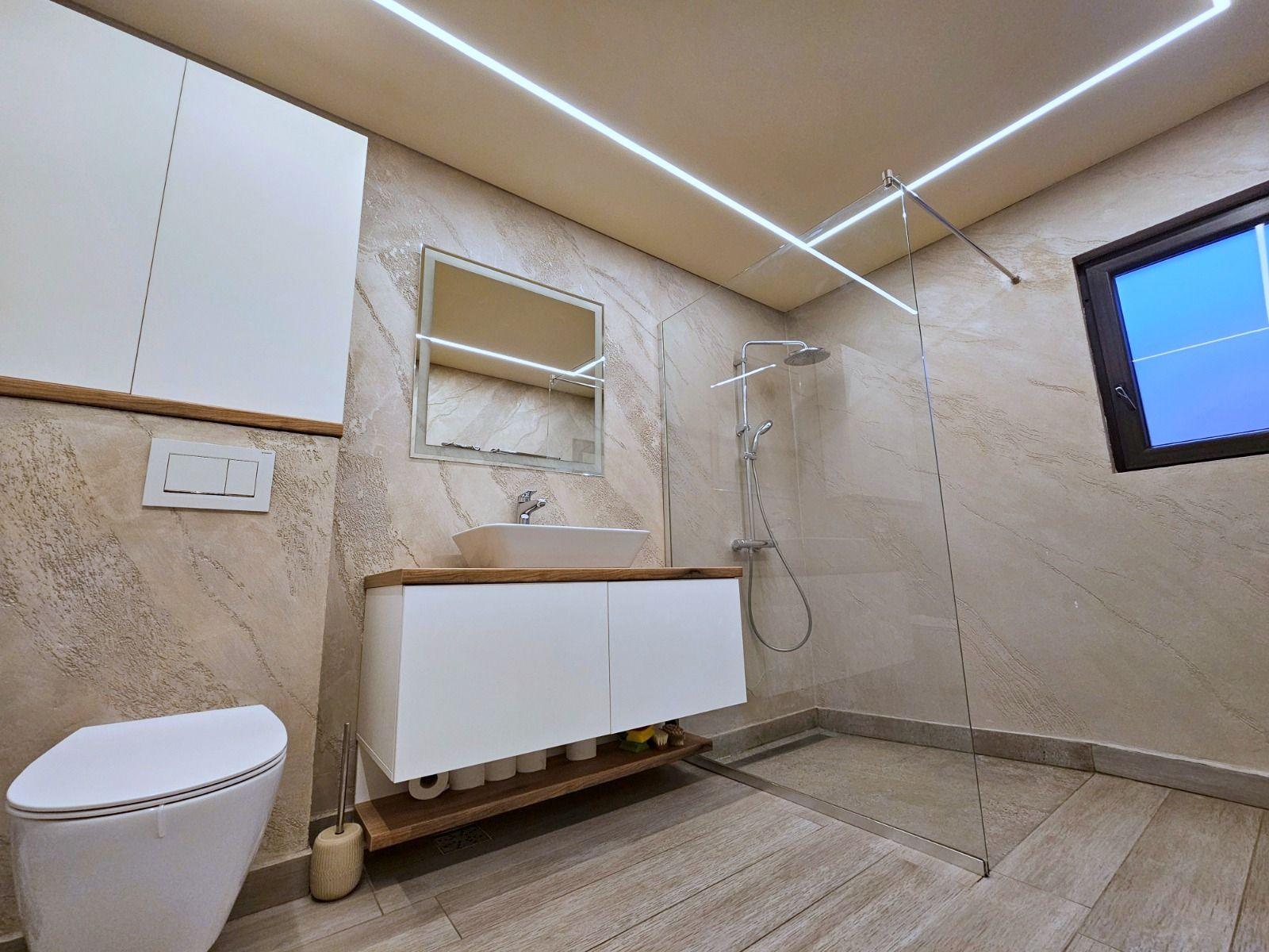 De vanzare - Casa 2 camere, renovata - singur in curte -Piata Centrala - 6