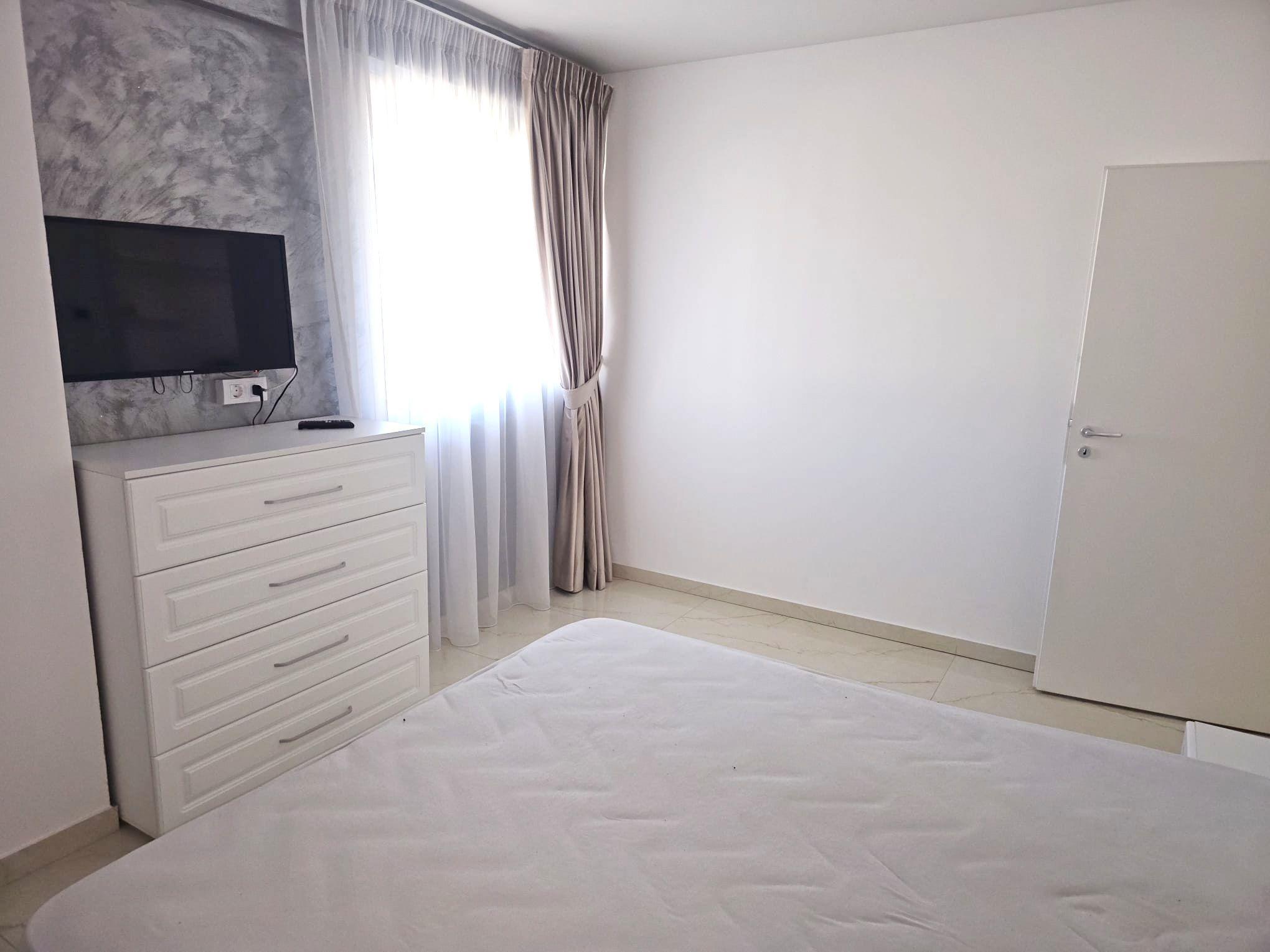 De vanzare - apartament cu 2 camere, Micro 17, bloc Roka - 139000 euro - 3