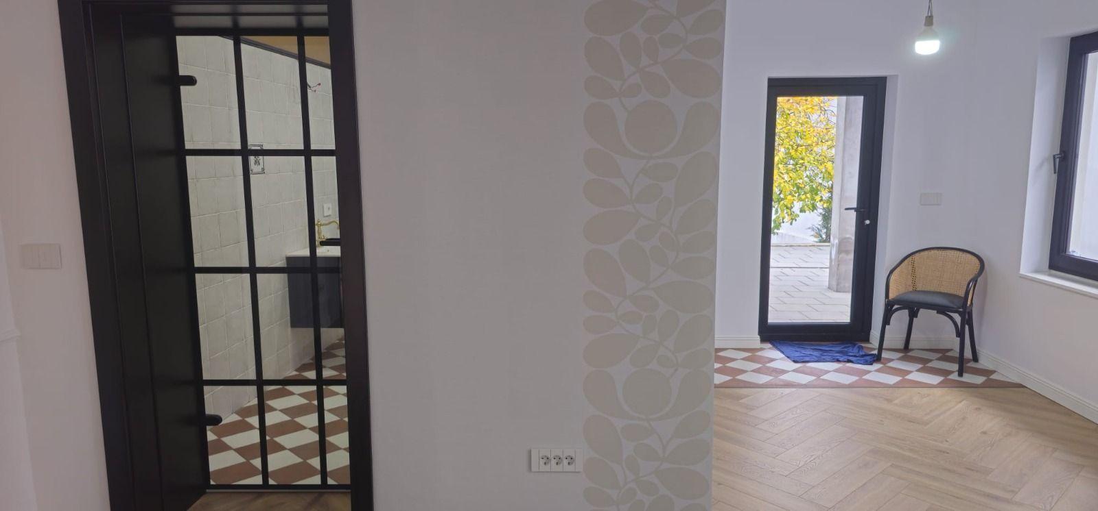 Casă renovată integral – ideală pentru birou/cabinet, sediu de firma - 12