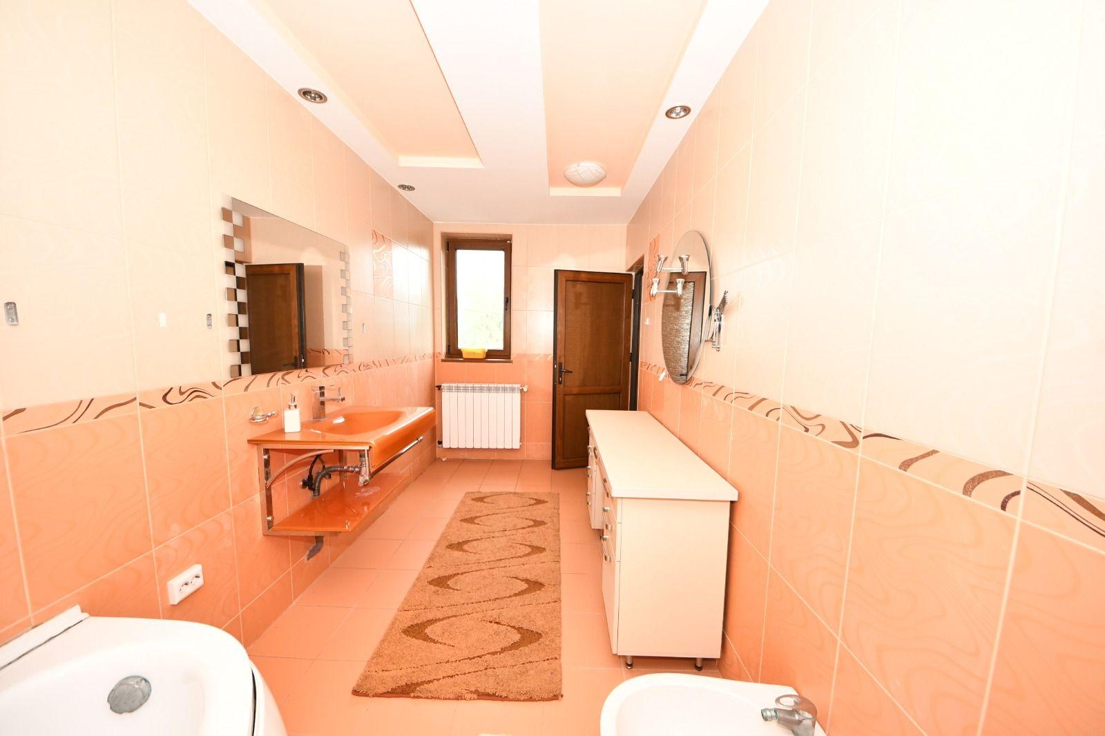 Vila spatioasa, pretabil pentru locuit/clinica, zona Micro 17 – Galati - 26