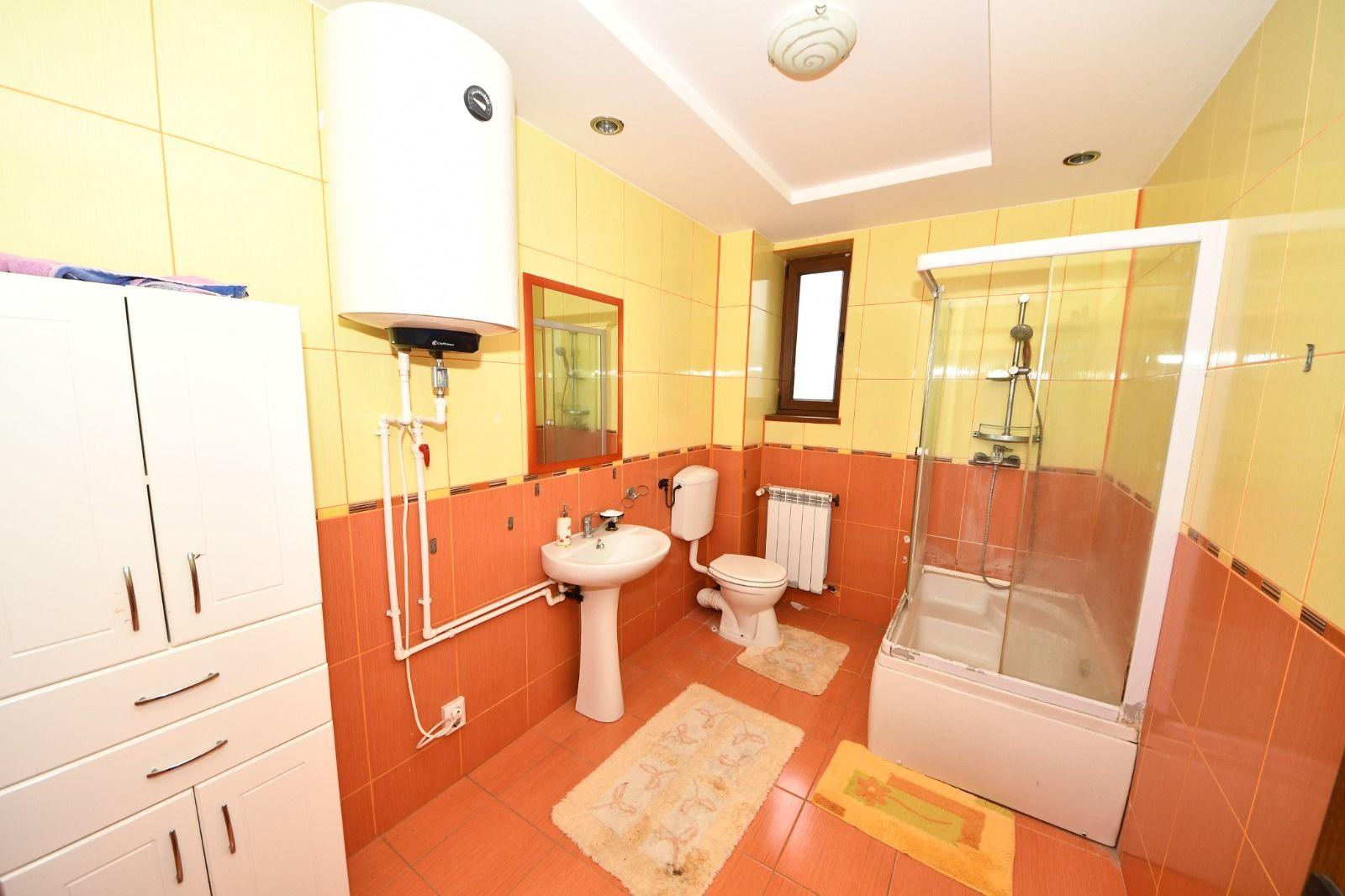 Vila spatioasa, pretabil pentru locuit/clinica, zona Micro 17 – Galati - 55