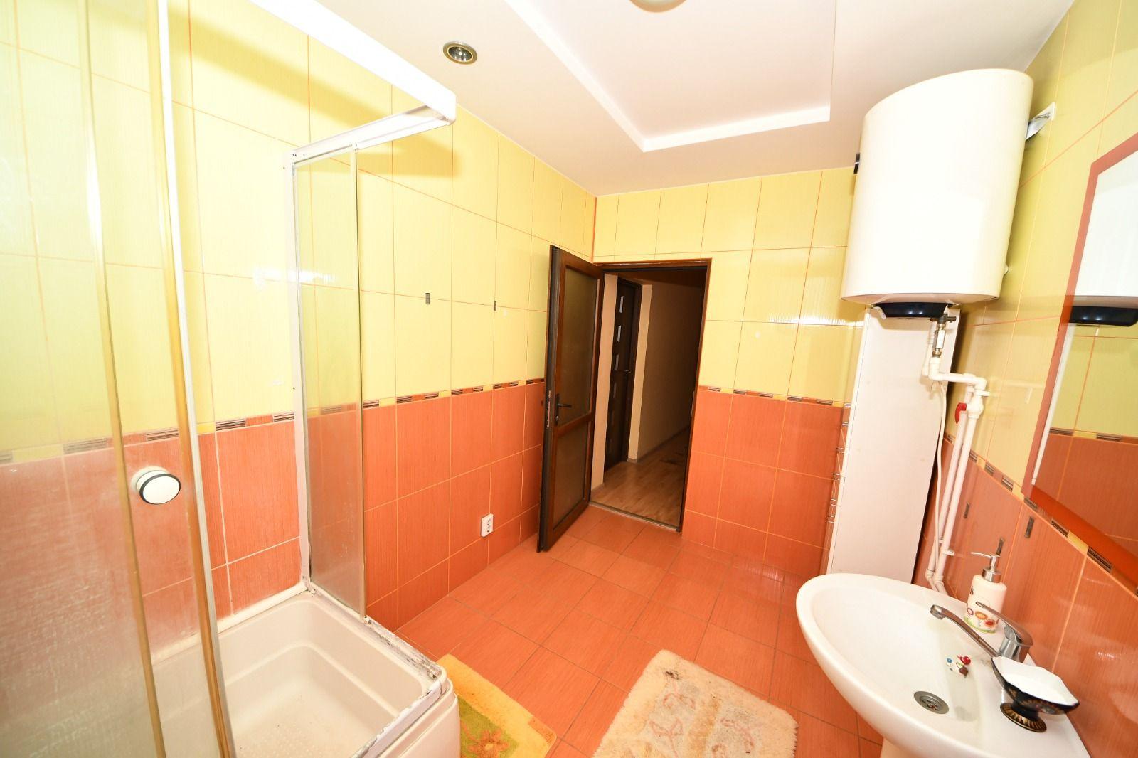 Vila spatioasa, pretabil pentru locuit/clinica, zona Micro 17 – Galati - 24