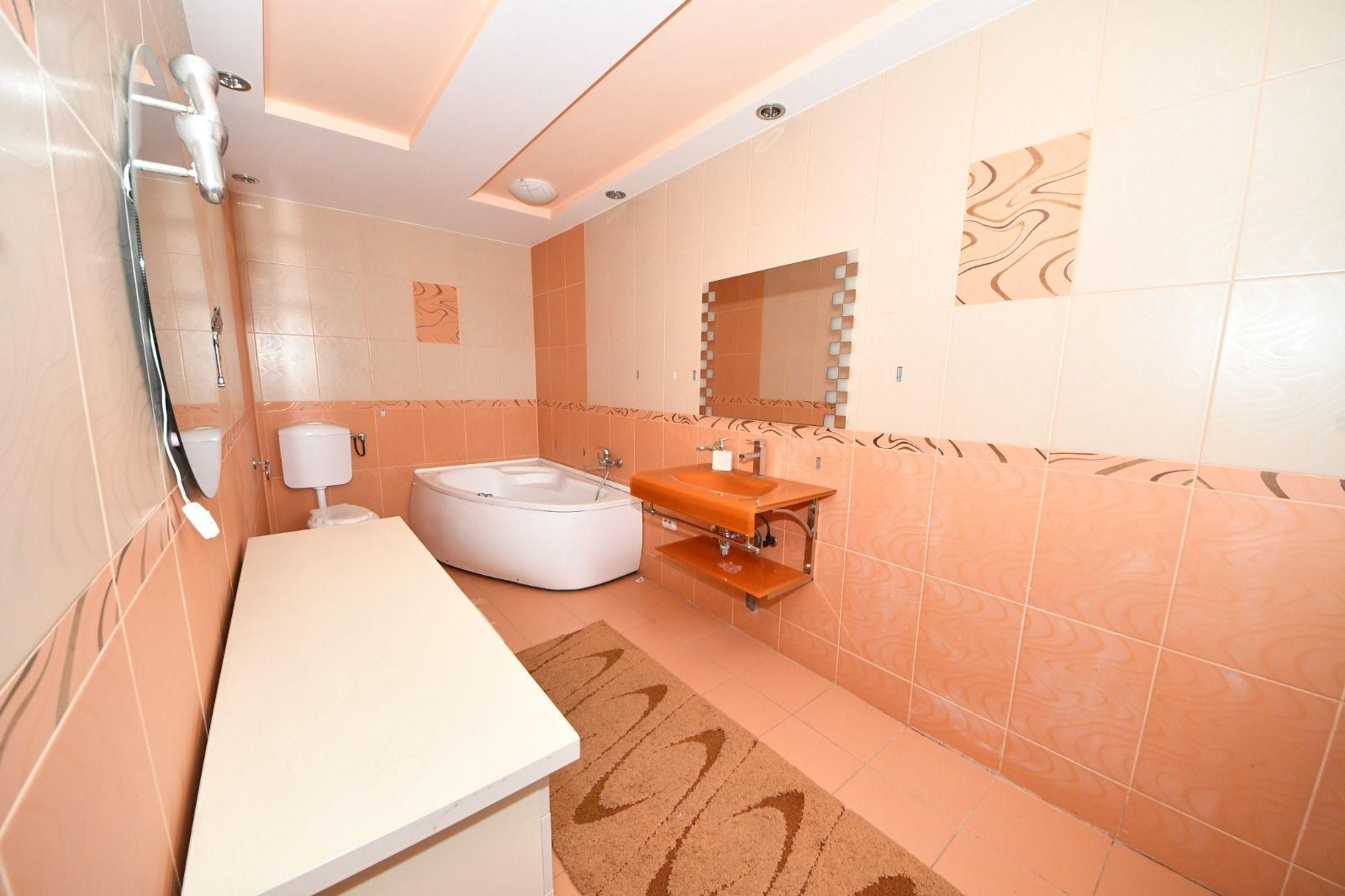 Vila spatioasa, pretabil pentru locuit/clinica, zona Micro 17 – Galati - 35