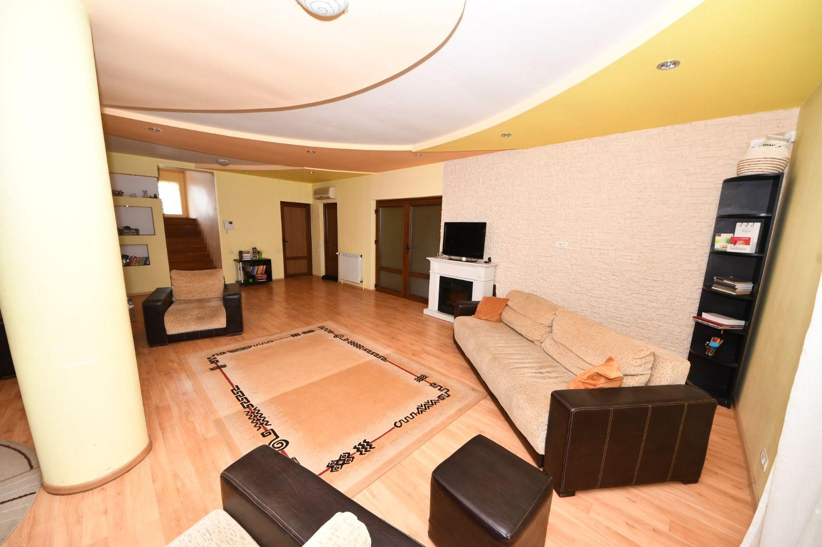 Vila spatioasa, pretabil pentru locuit/clinica, zona Micro 17 – Galati - 56