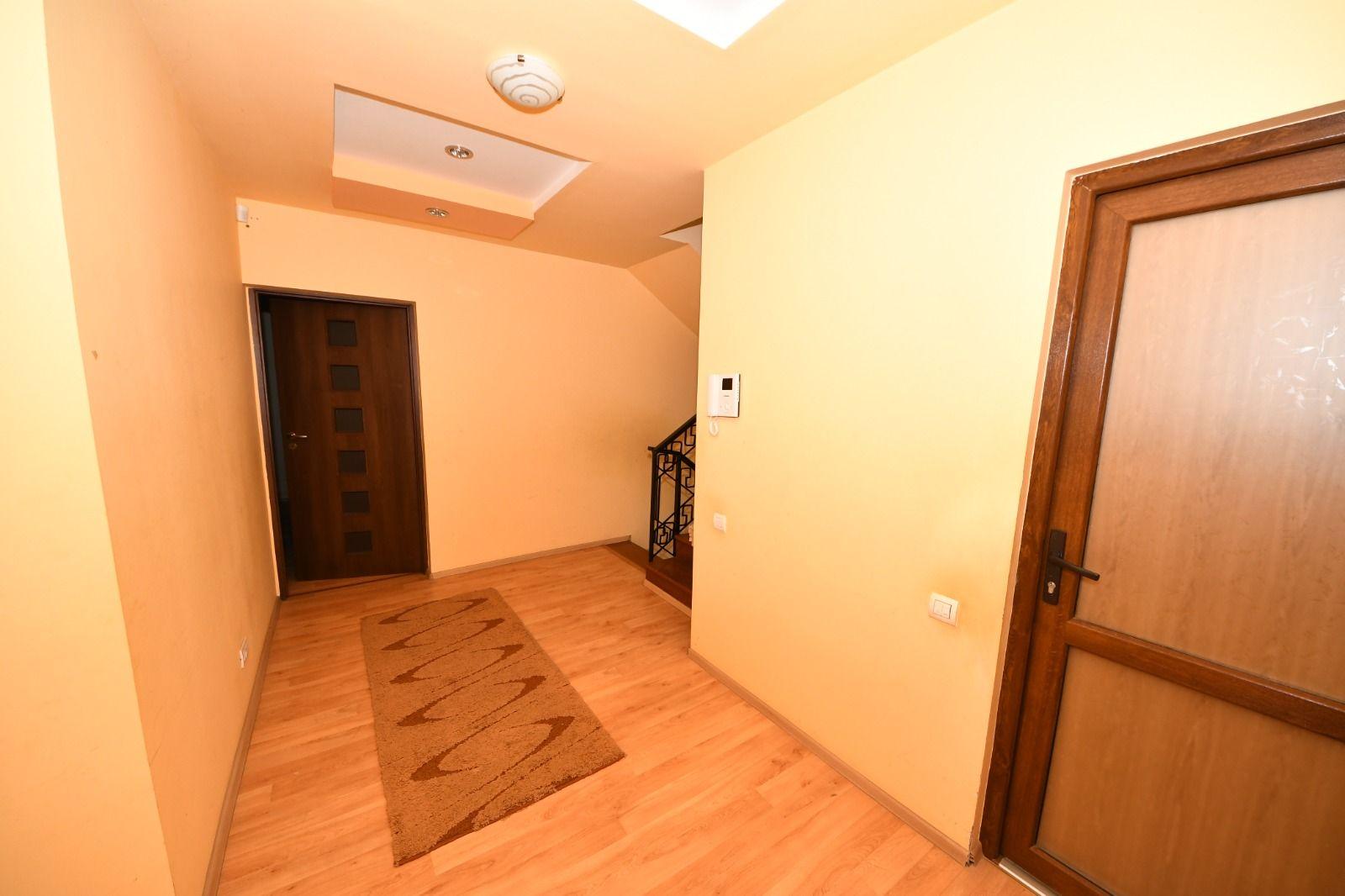 Vila spatioasa, pretabil pentru locuit/clinica, zona Micro 17 – Galati - 49