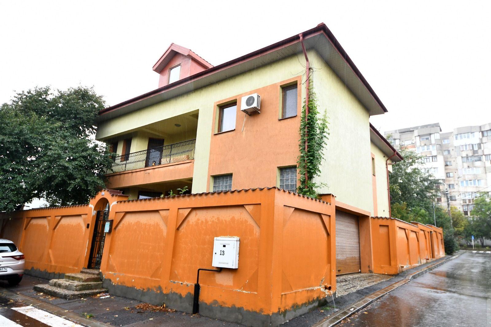 Vila spatioasa, pretabil pentru locuit/clinica, zona Micro 17 – Galati - 2