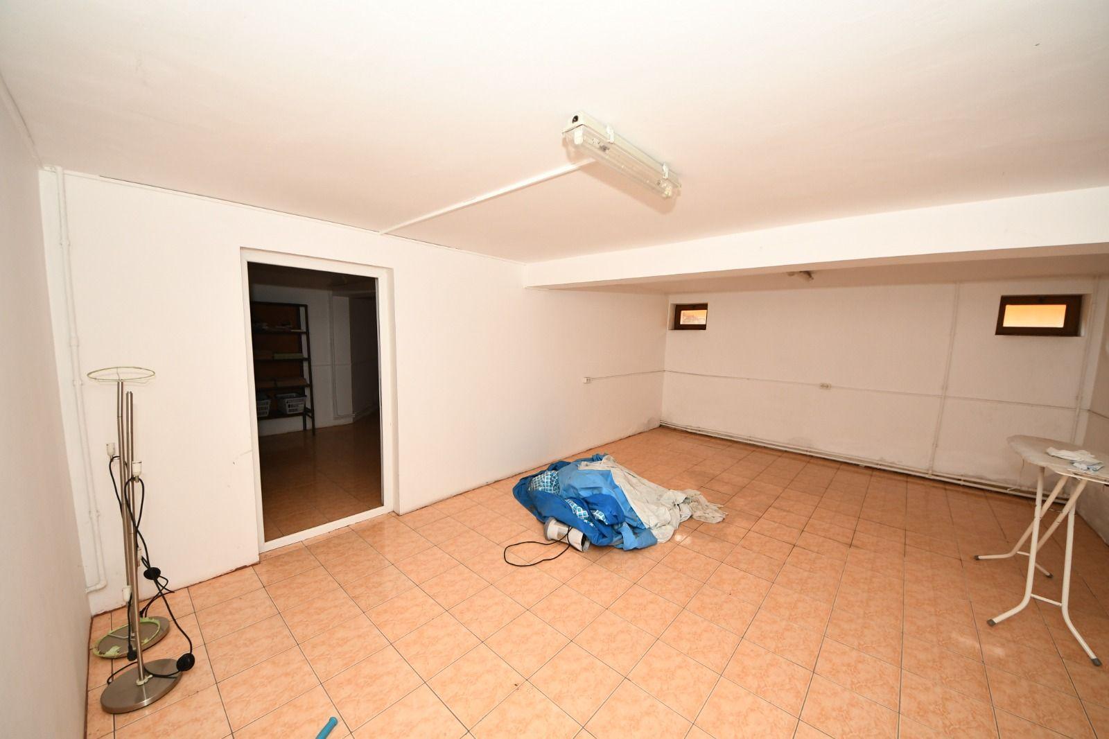 Vila spatioasa, pretabil pentru locuit/clinica, zona Micro 17 – Galati - 52