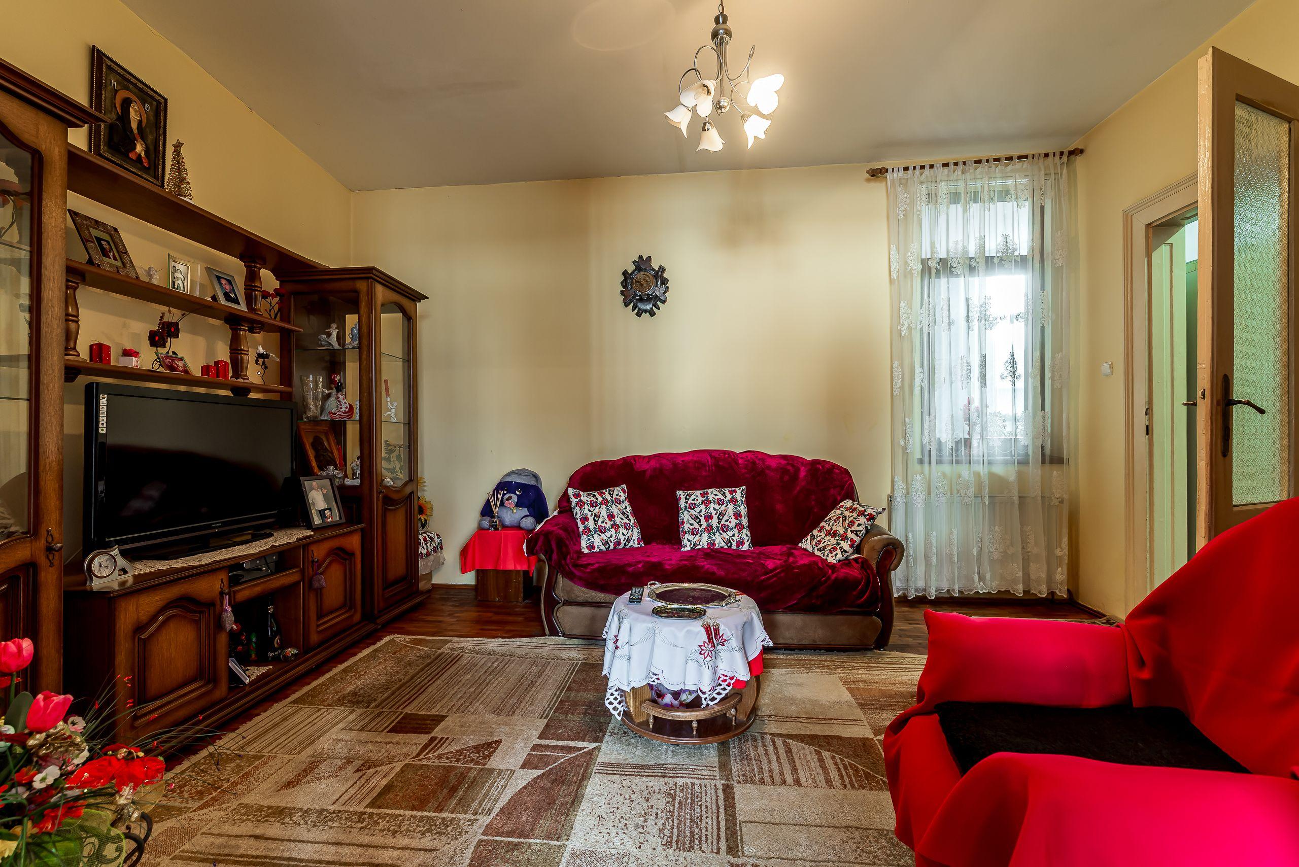 Apartament cu 3 Camere la Casă pe Strada I.L. Caragiale, Arad - 2