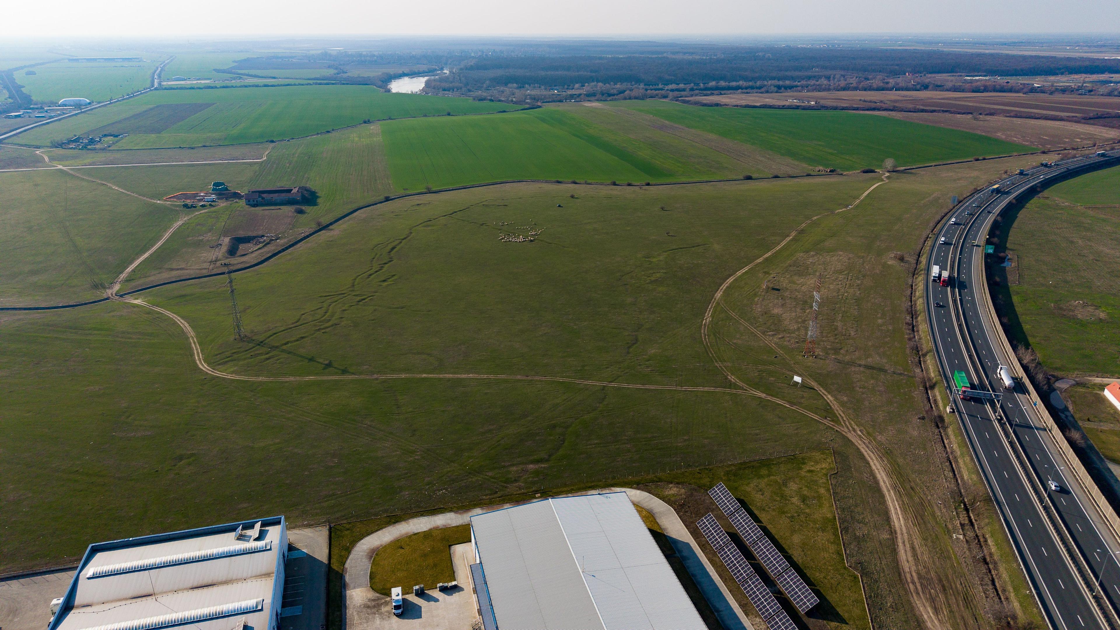 Teren de 107,000mp în zona industrială Zădareni - 2