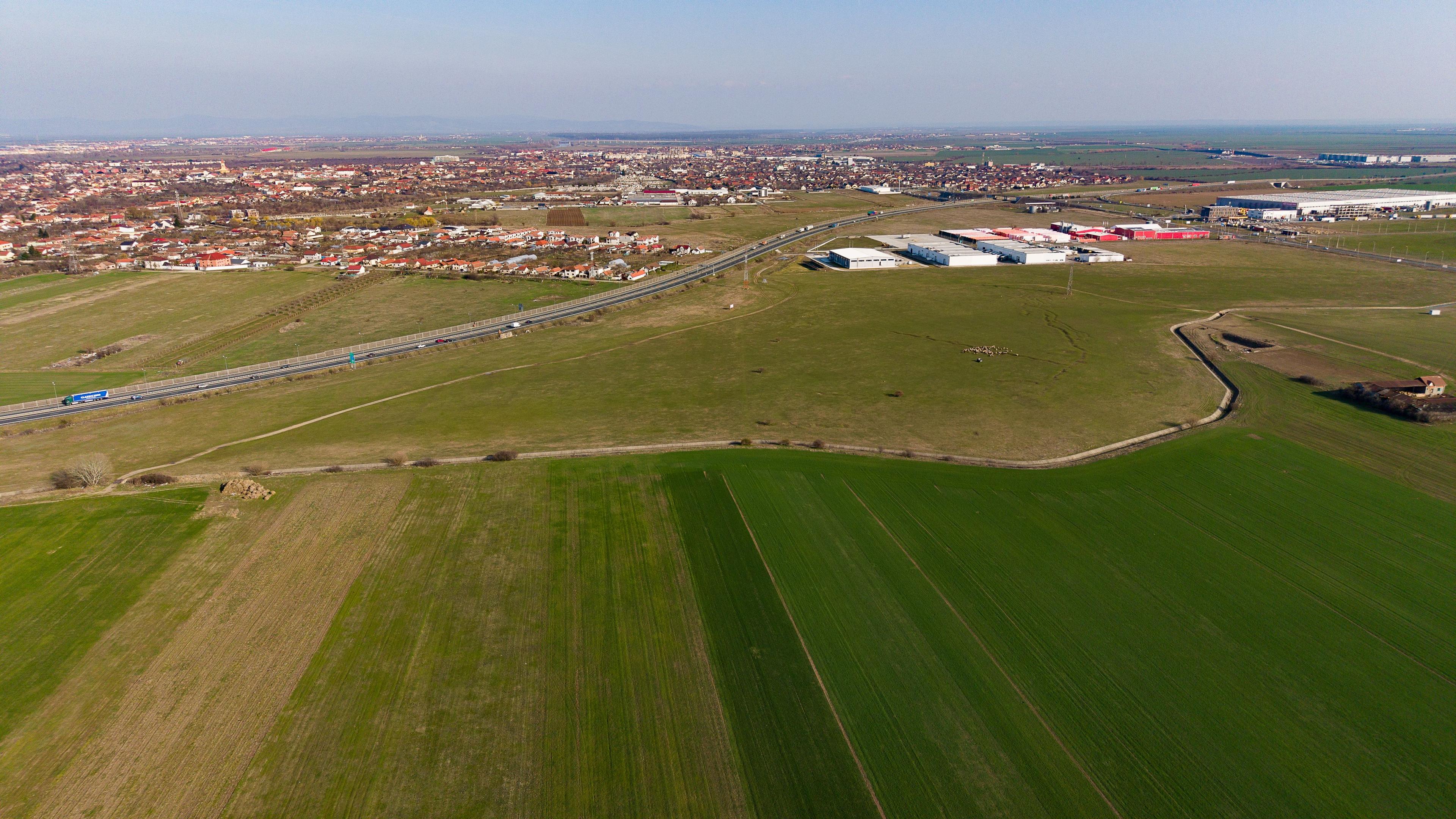 Teren de 107,000mp în zona industrială Zădareni - 17