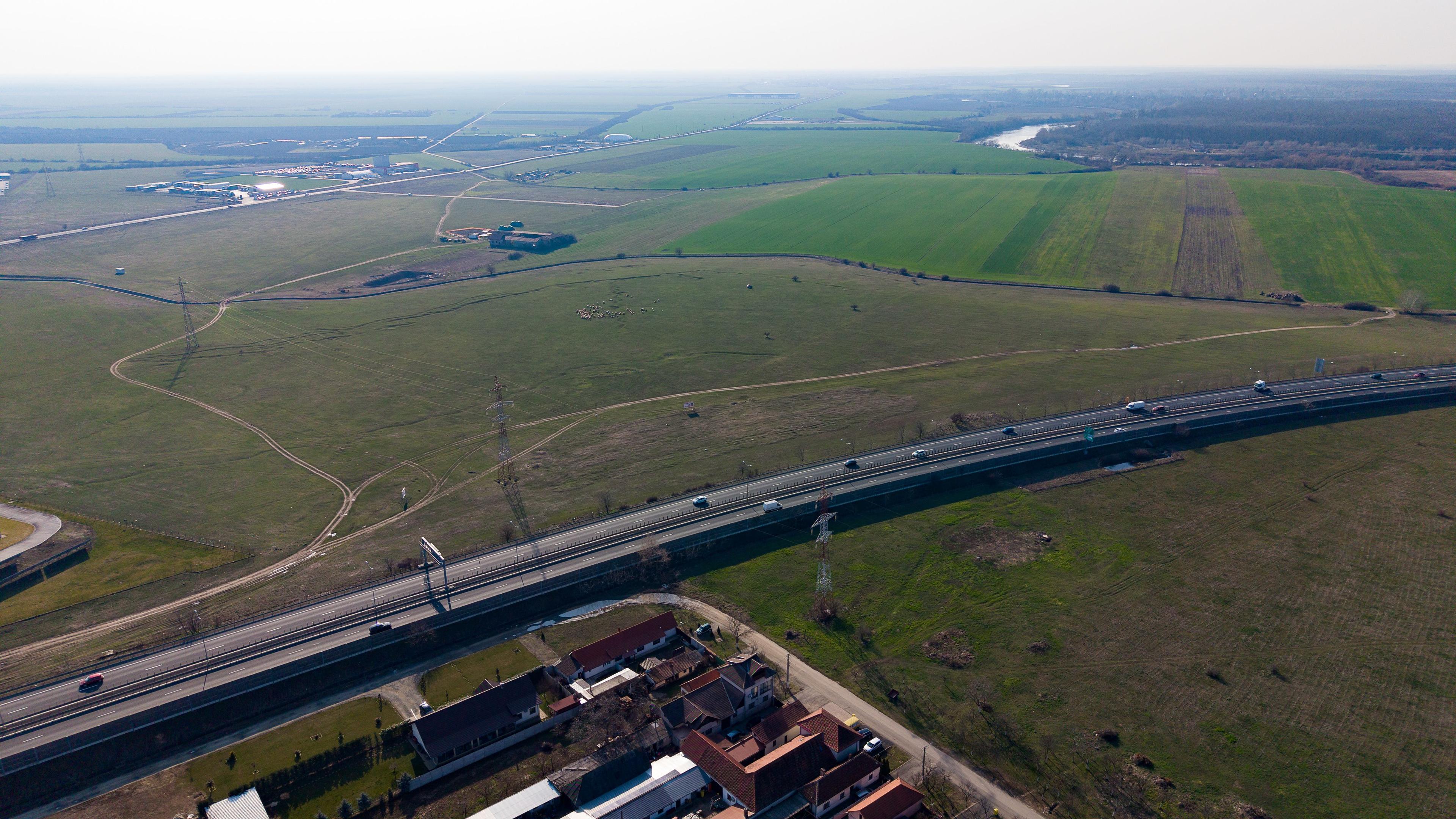 Teren de 107,000mp în zona industrială Zădareni - 11