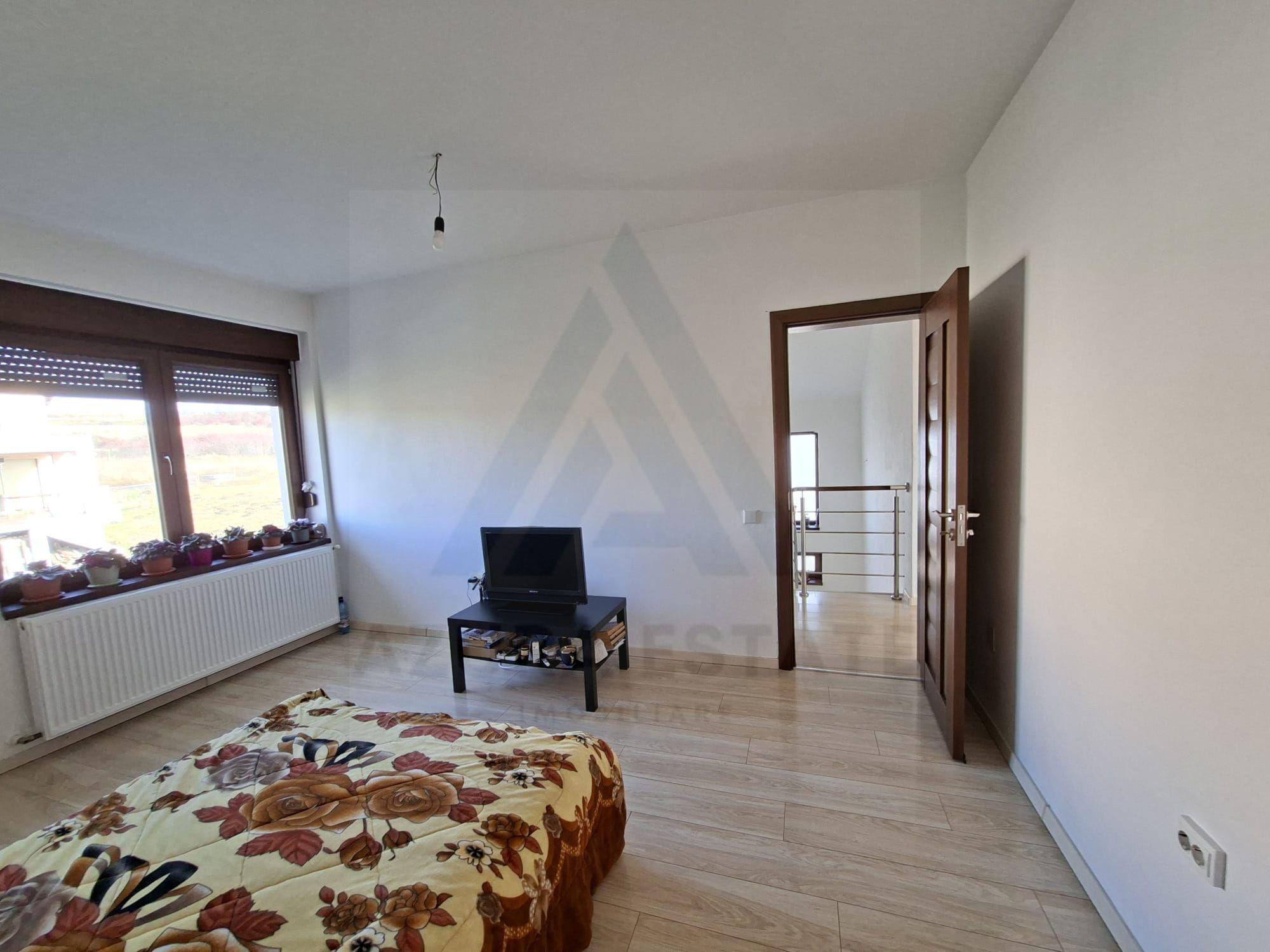 Casa intabulata 5 camere 2 bai si curte generoasa in Bavaria Park - 2