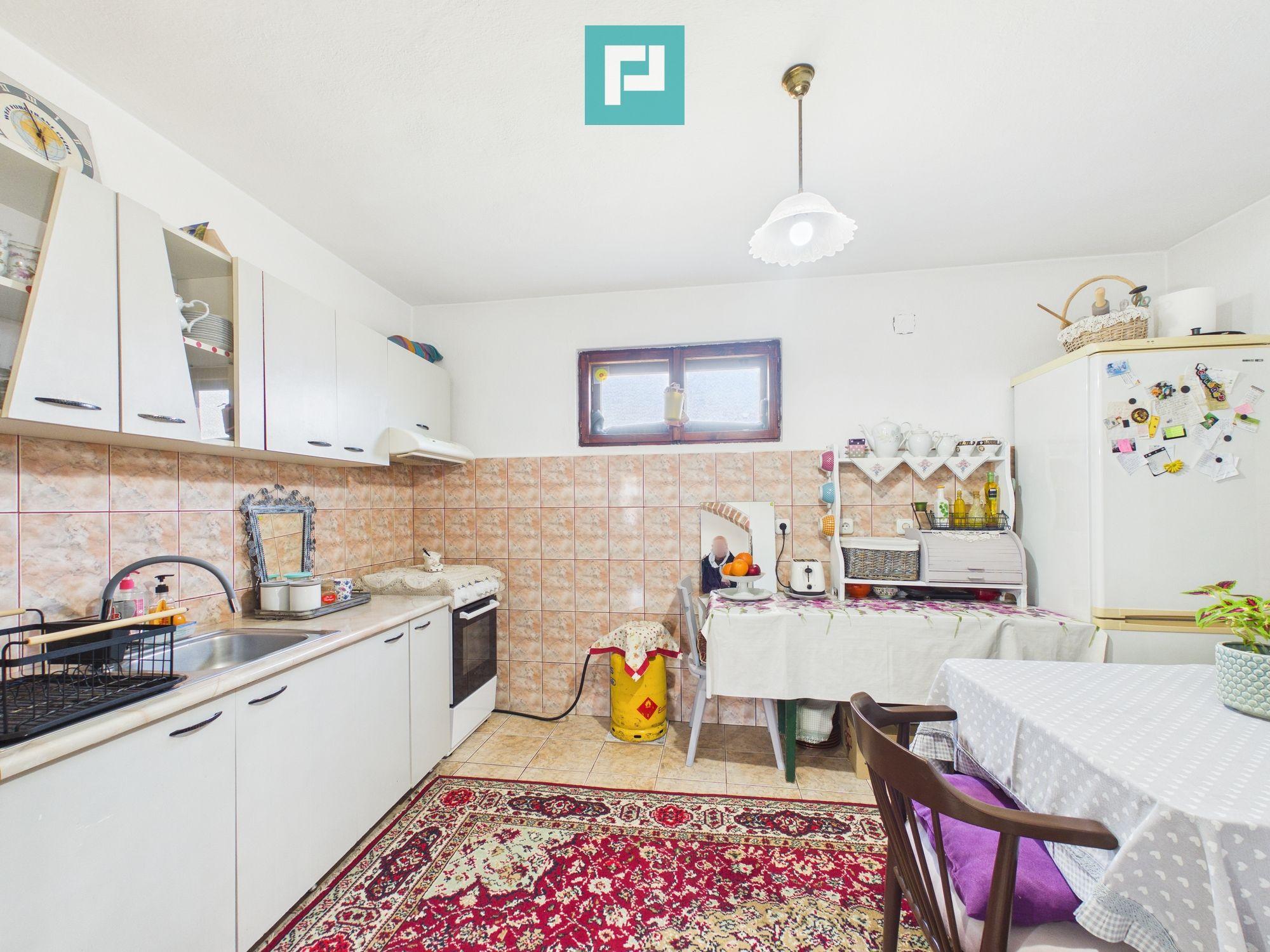 Casă cu 6 camere pe teren de 2029 mp – Miniş - 11