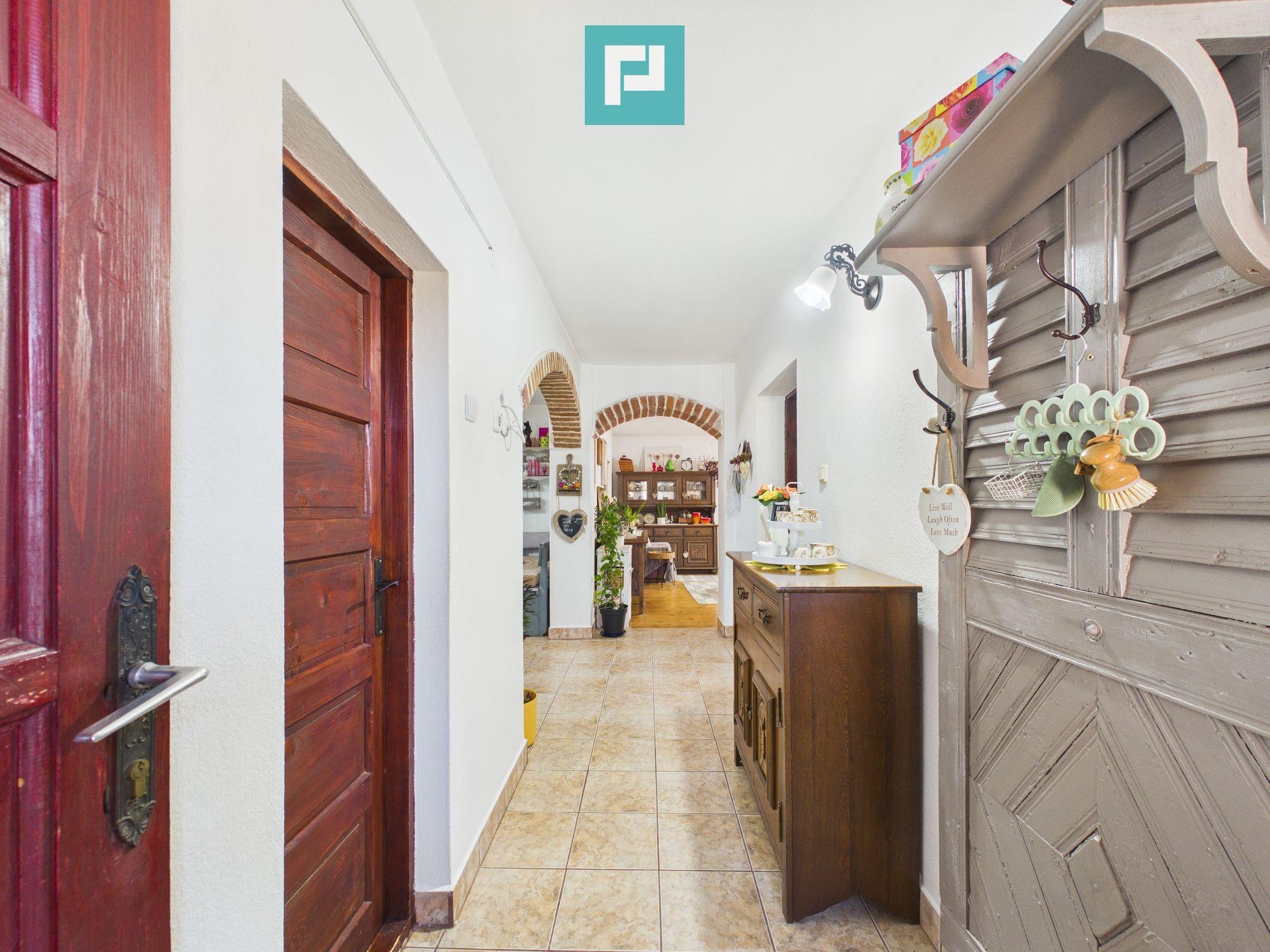 Casă cu 6 camere pe teren de 2029 mp – Miniş - 9