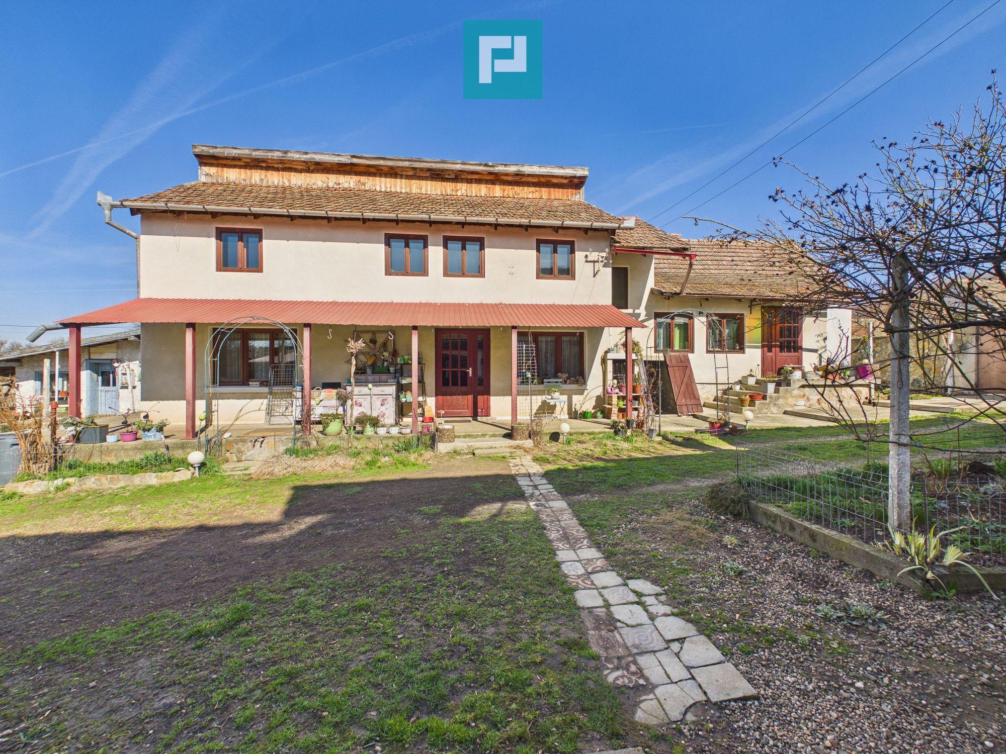 Casă cu 6 camere pe teren de 2029 mp – Miniş - 2