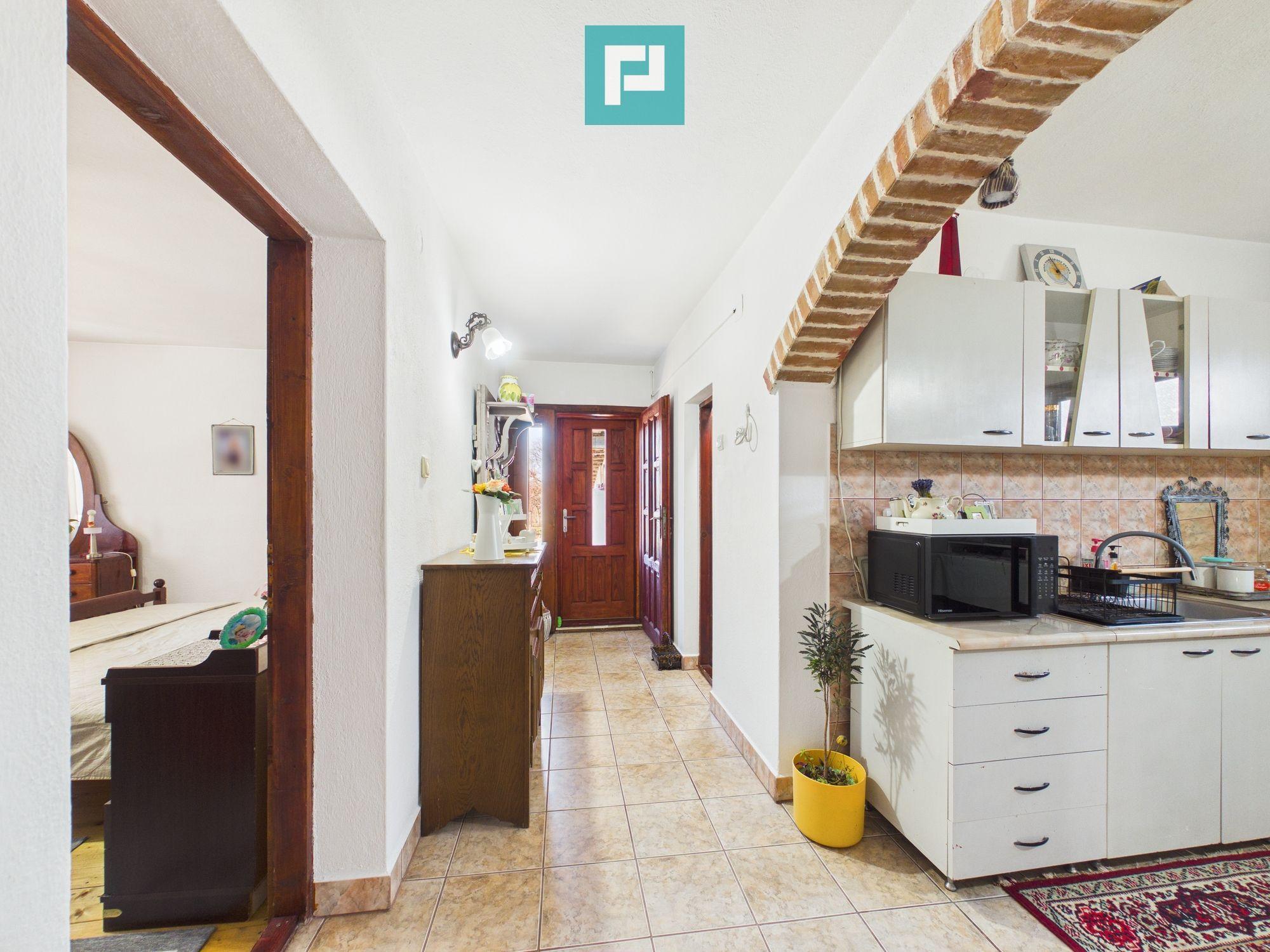 Casă cu 6 camere pe teren de 2029 mp – Miniş - 7