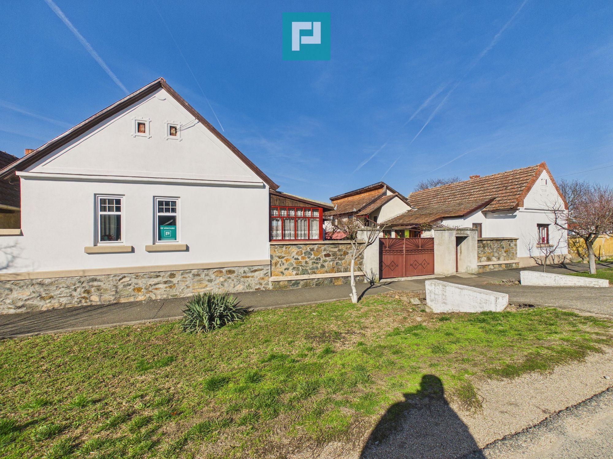 Casă cu 6 camere pe teren de 2029 mp – Miniş - 1