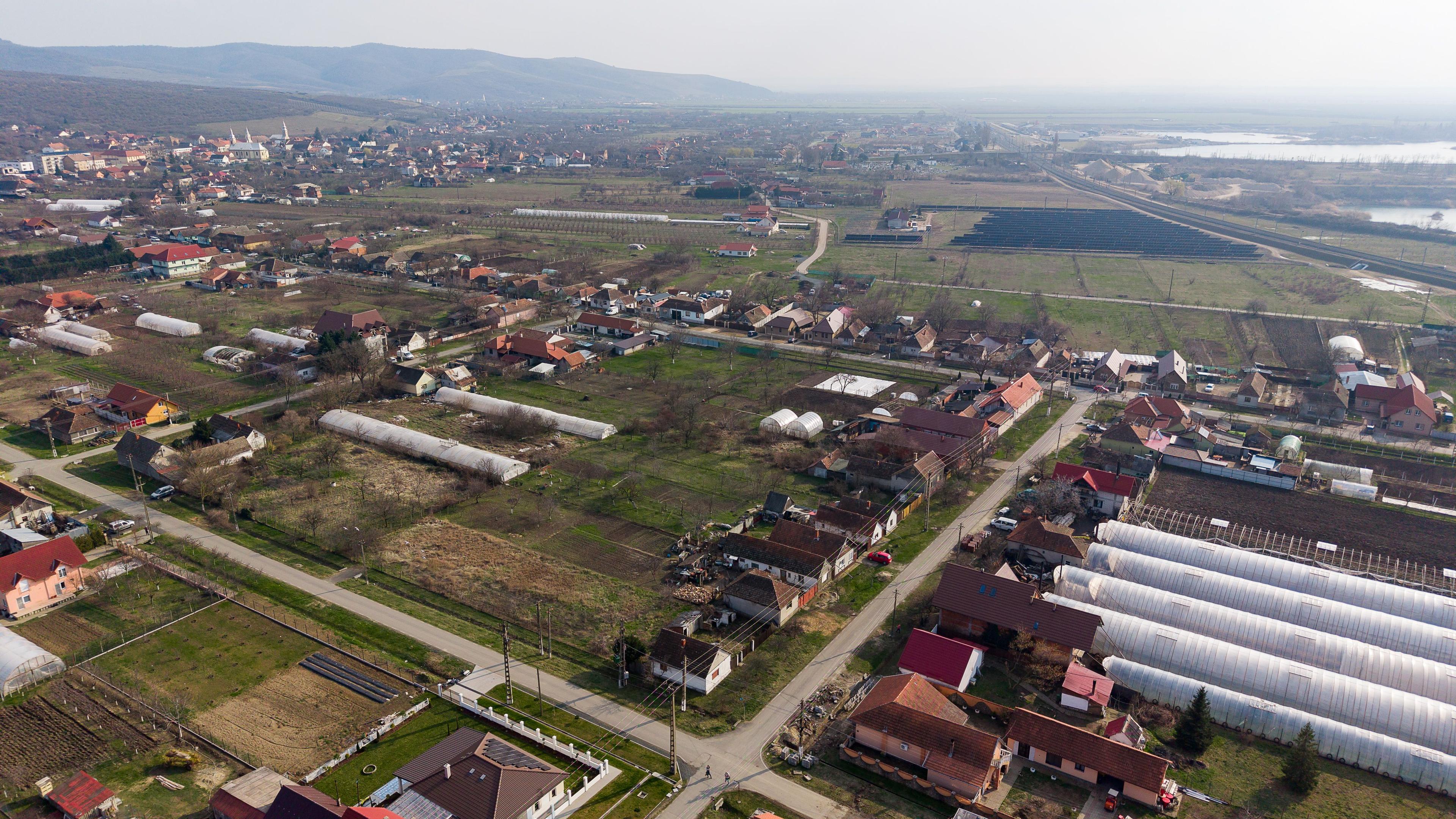 Teren 1.570 mp + casă din cărămidă–zonă liniștită - 8