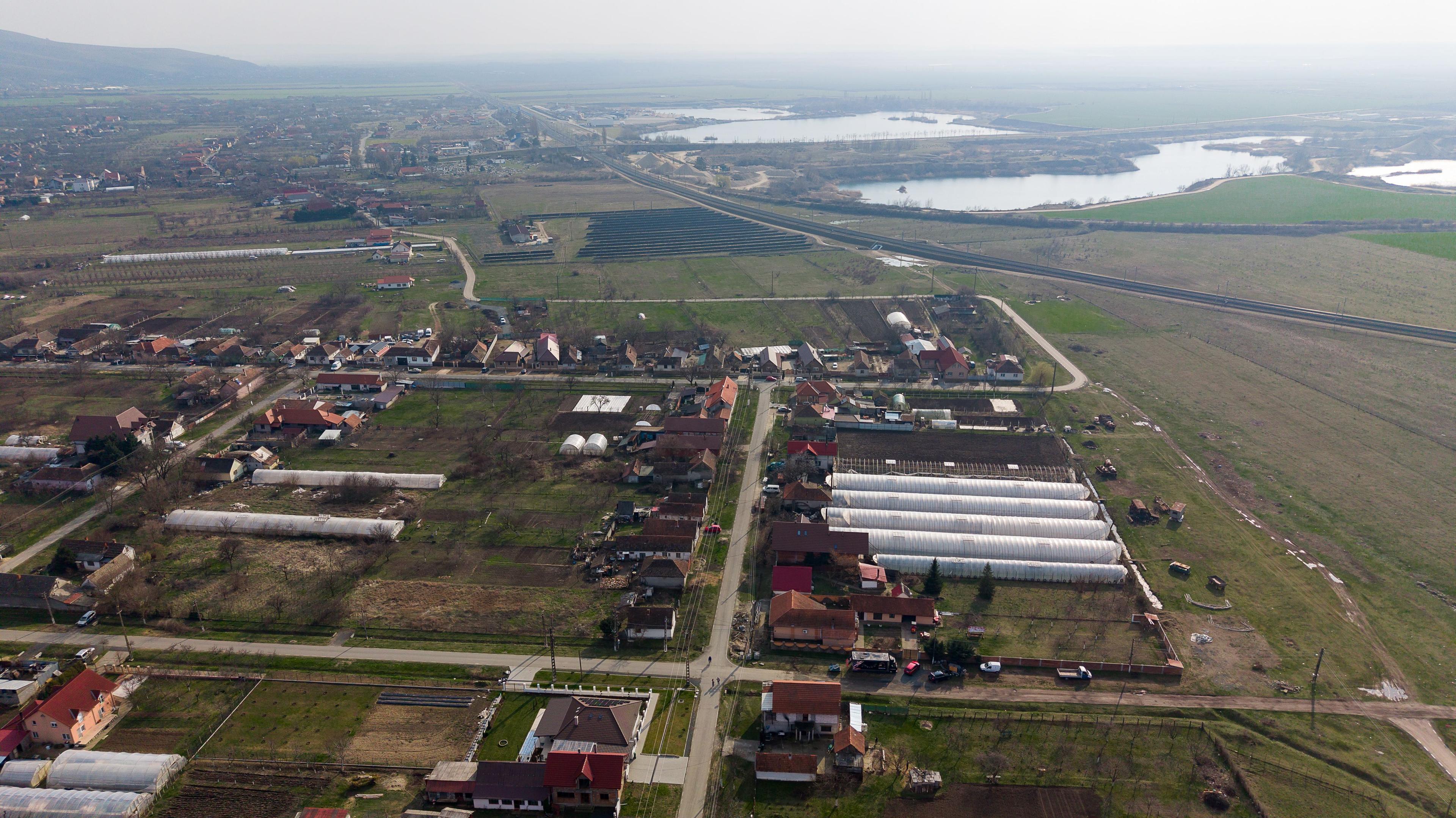 Teren 1.570 mp + casă din cărămidă–zonă liniștită - 5