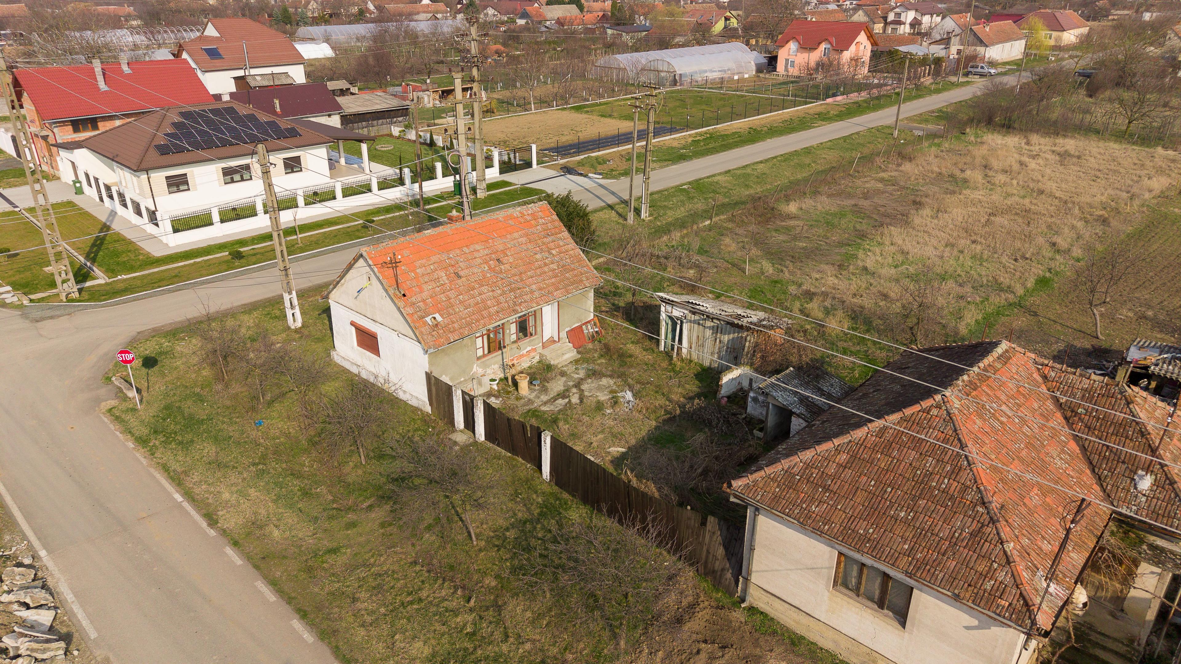 Teren 1.570 mp + casă din cărămidă–zonă liniștită - 3