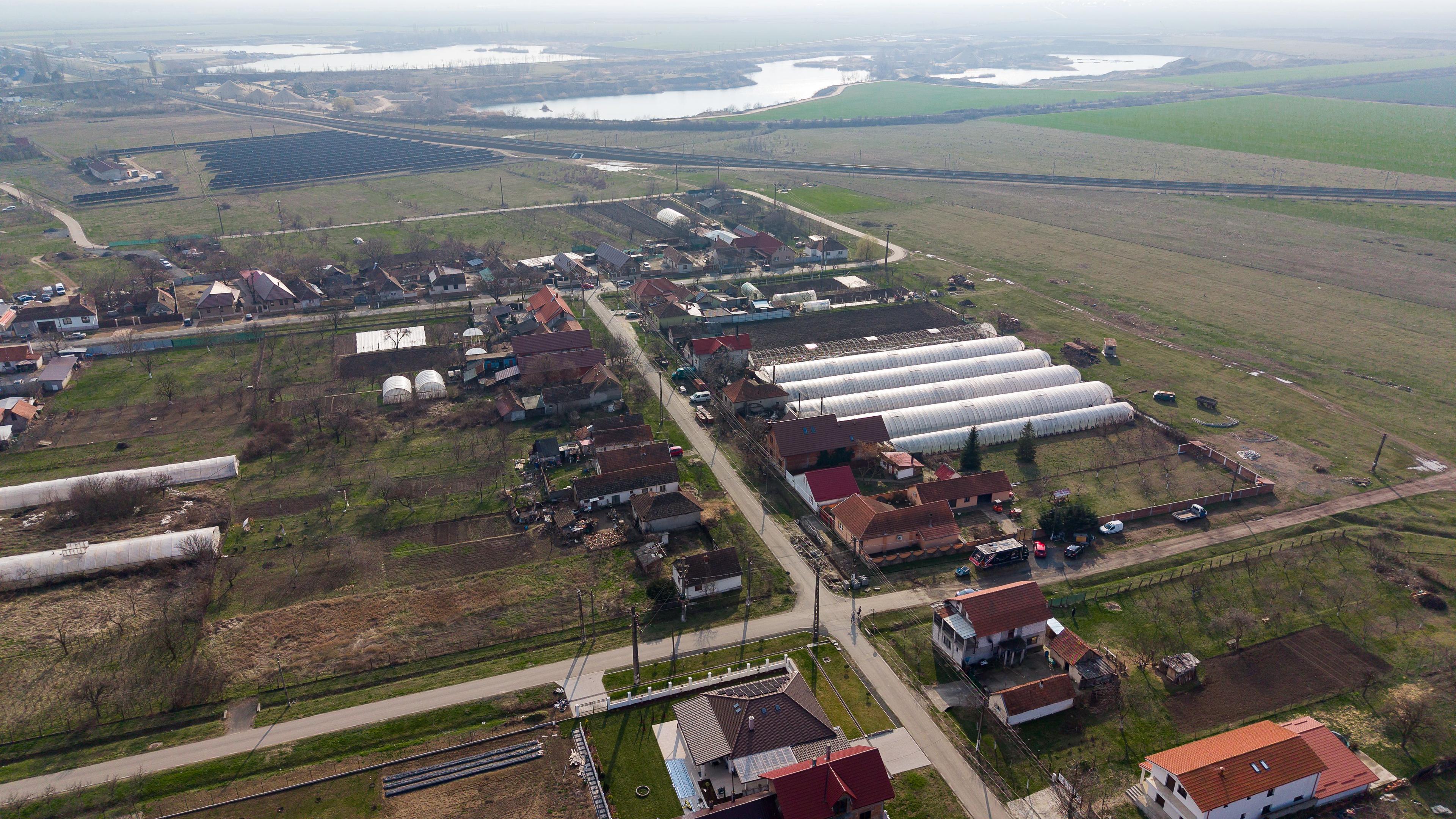 Teren 1.570 mp + casă din cărămidă–zonă liniștită - 9