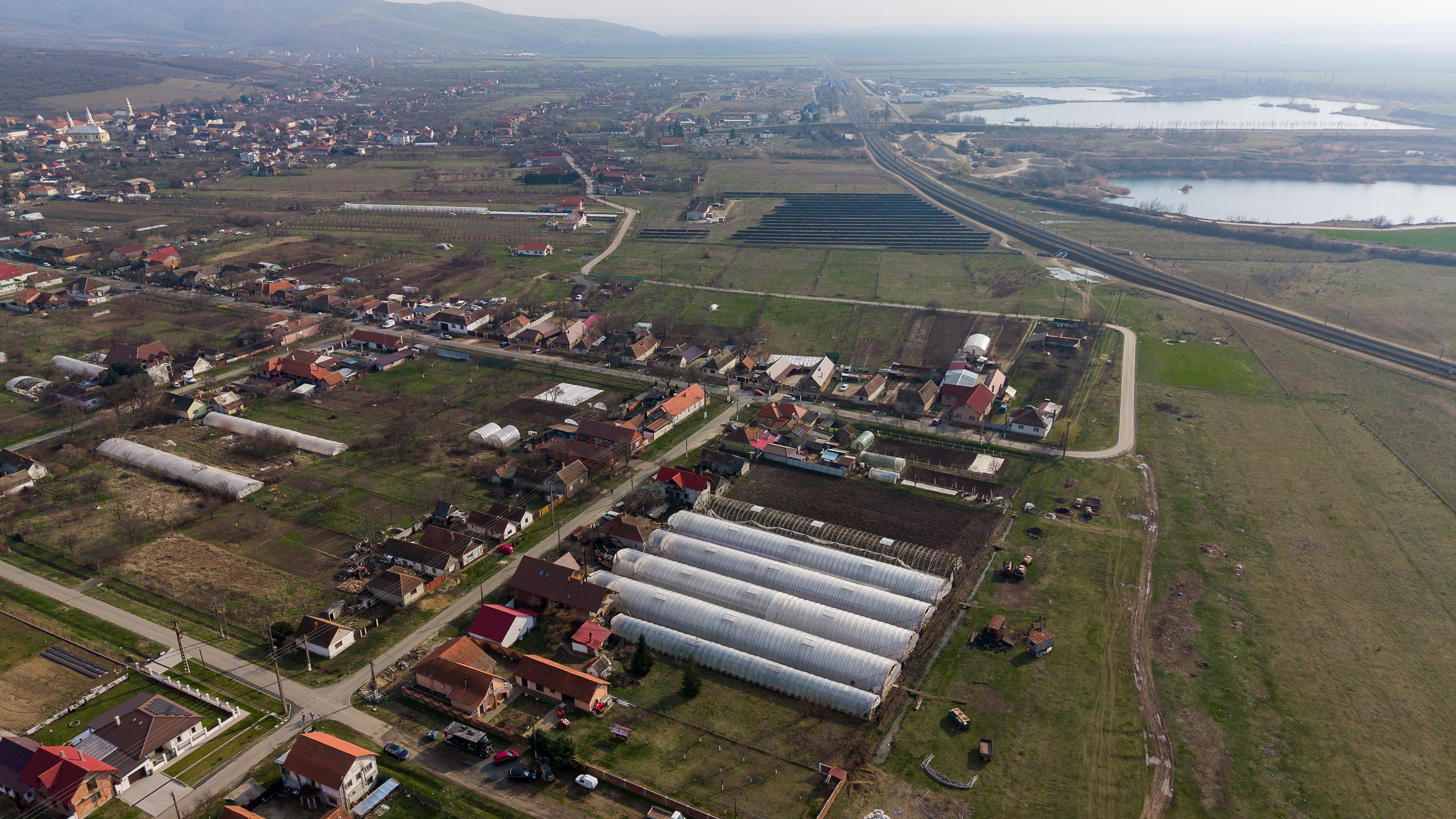 Teren 1.570 mp + casă din cărămidă–zonă liniștită - 7