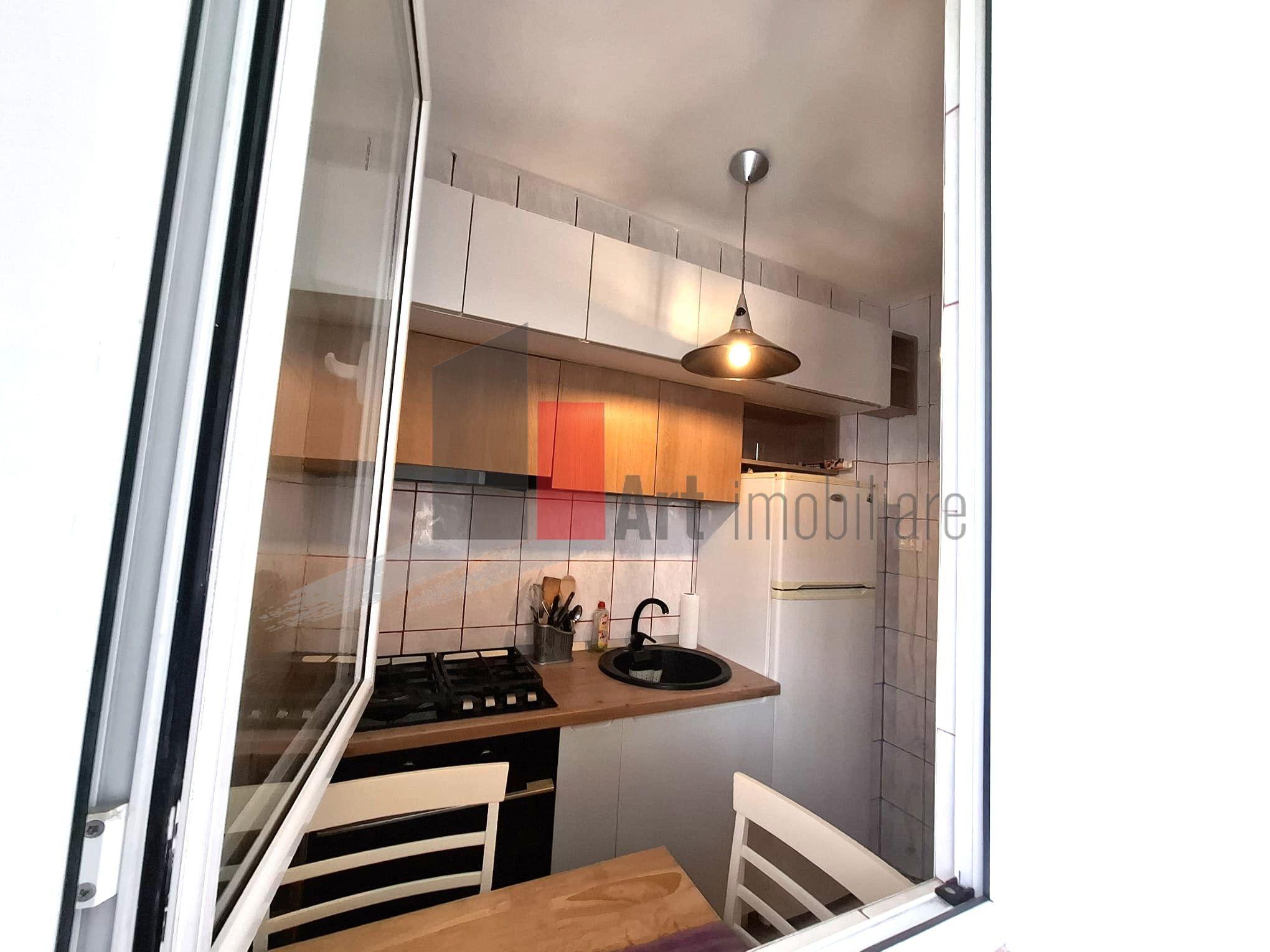 Gars. 31 mp, et 9/10, bloc reabilitat, instalații refăcute, mobilată și utilată - 7