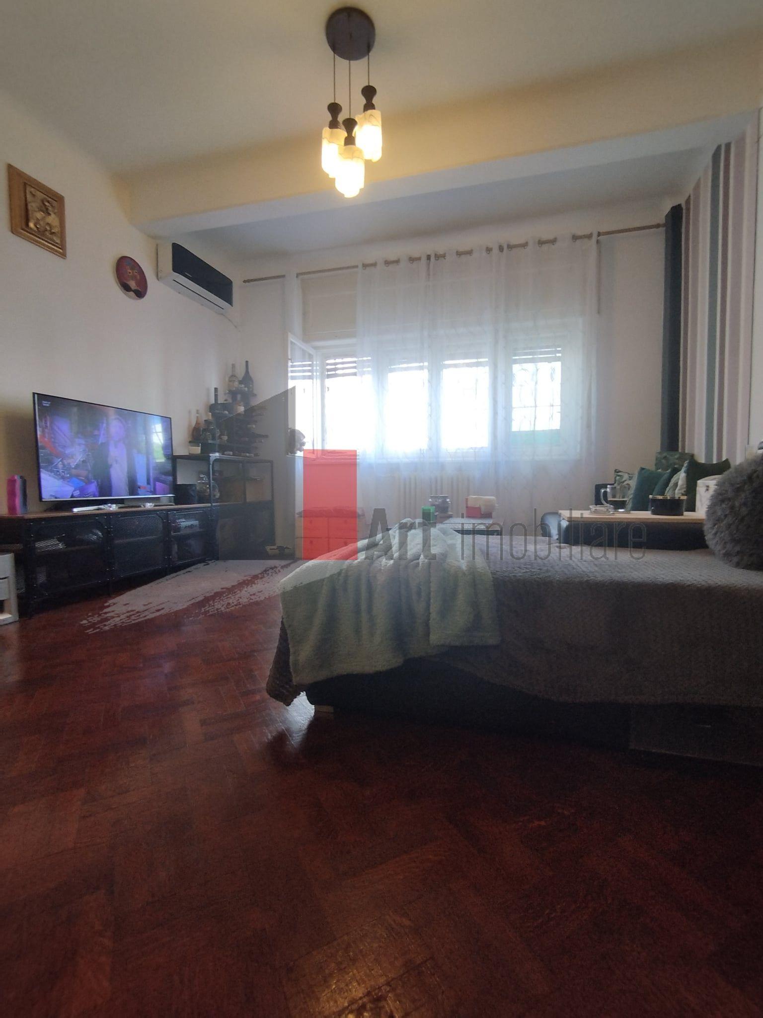 Apartament cu 3 camere de vanzare-Piata Victoriei - 1