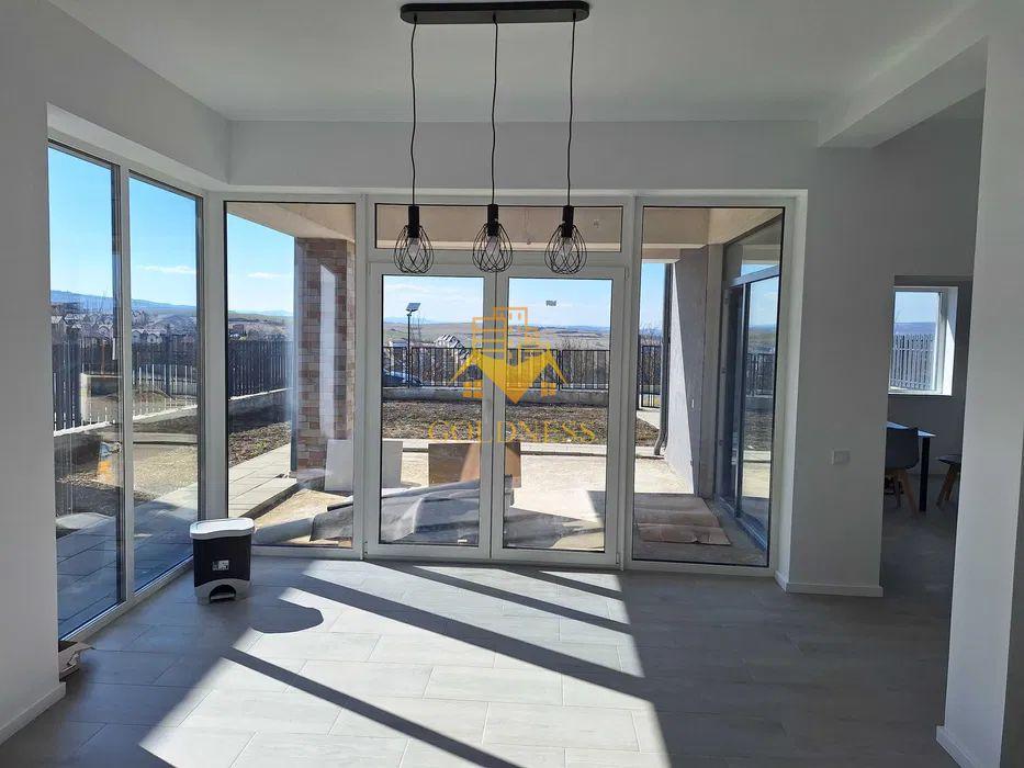 Casa moderna, prima inchiriere, 600 mp teren, curte, parcare, Dezmir