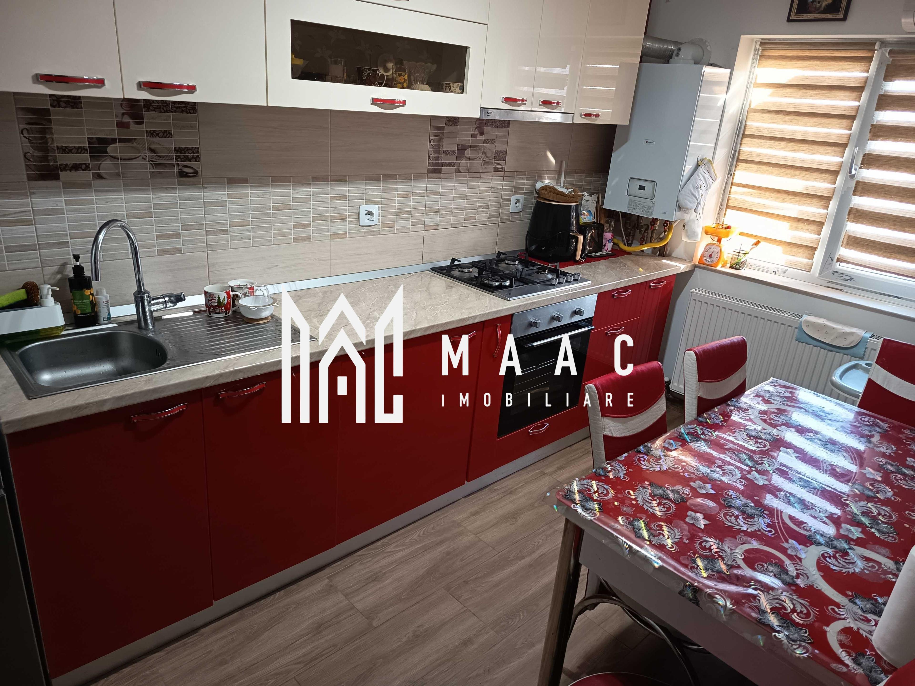 Apartament de vânzare - 4