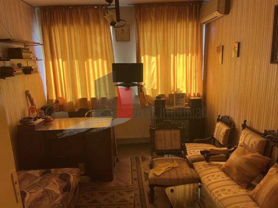 APARTAMENT 3 CAMERE -IANCU DE HUNEDOARA/ LANGA GUVERN - 1