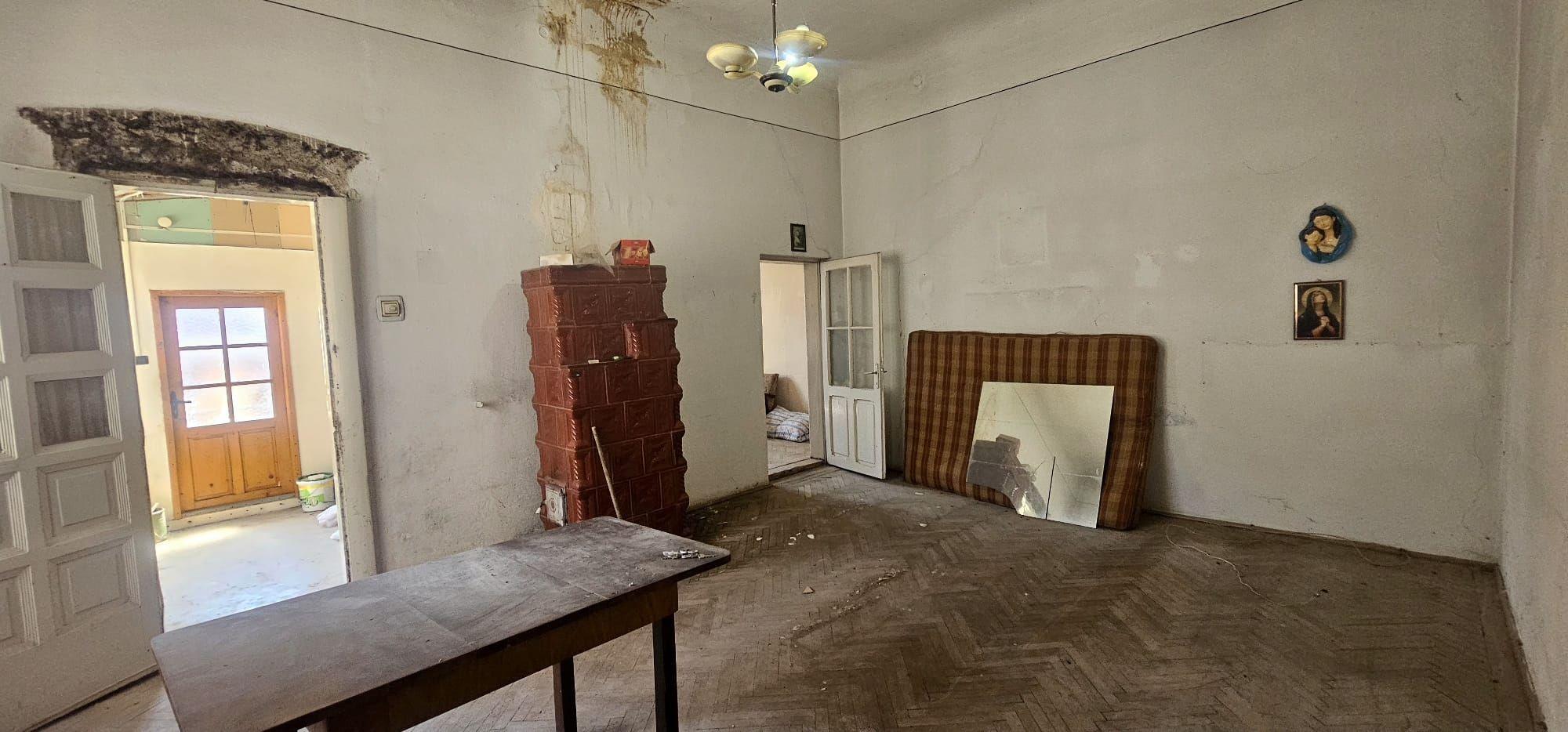 Casa de vanzare – Zona Centru, Strada Garii – 65.000€ - 3