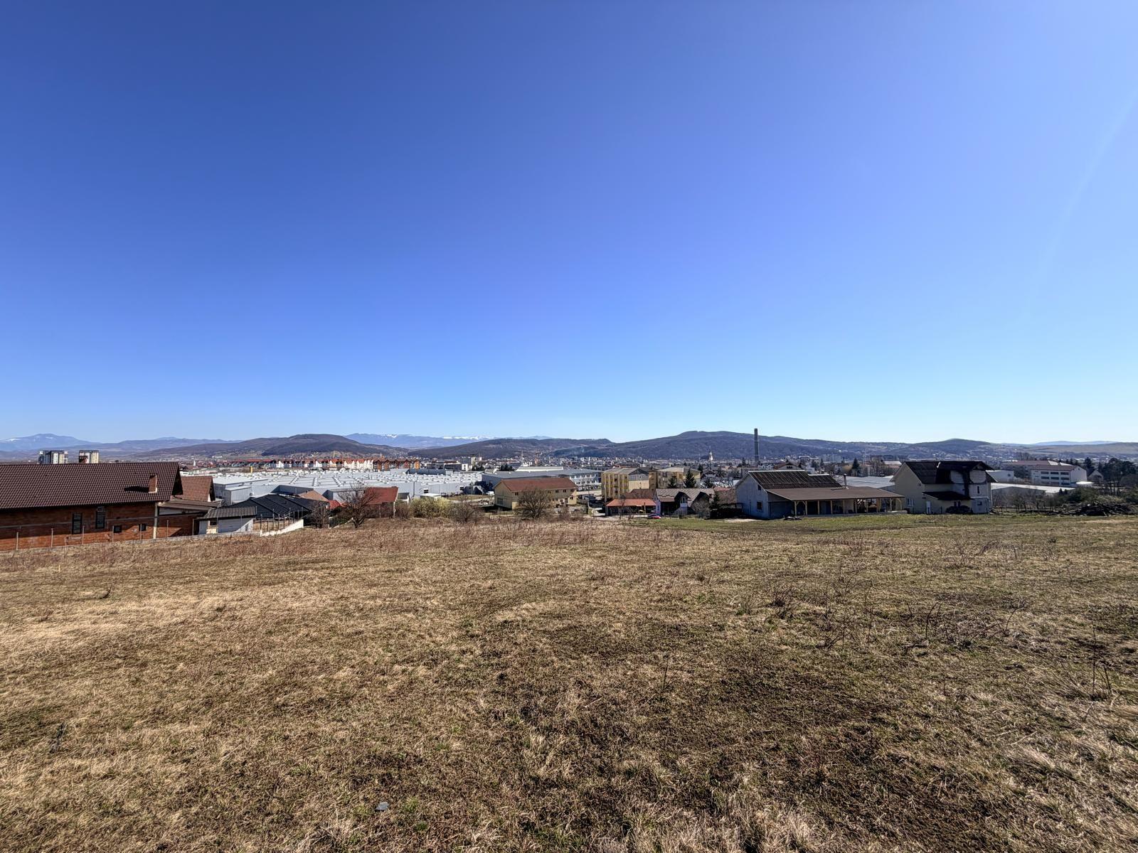 teren intravilan , ideal constructie casa , zona Liceul Logos - 2