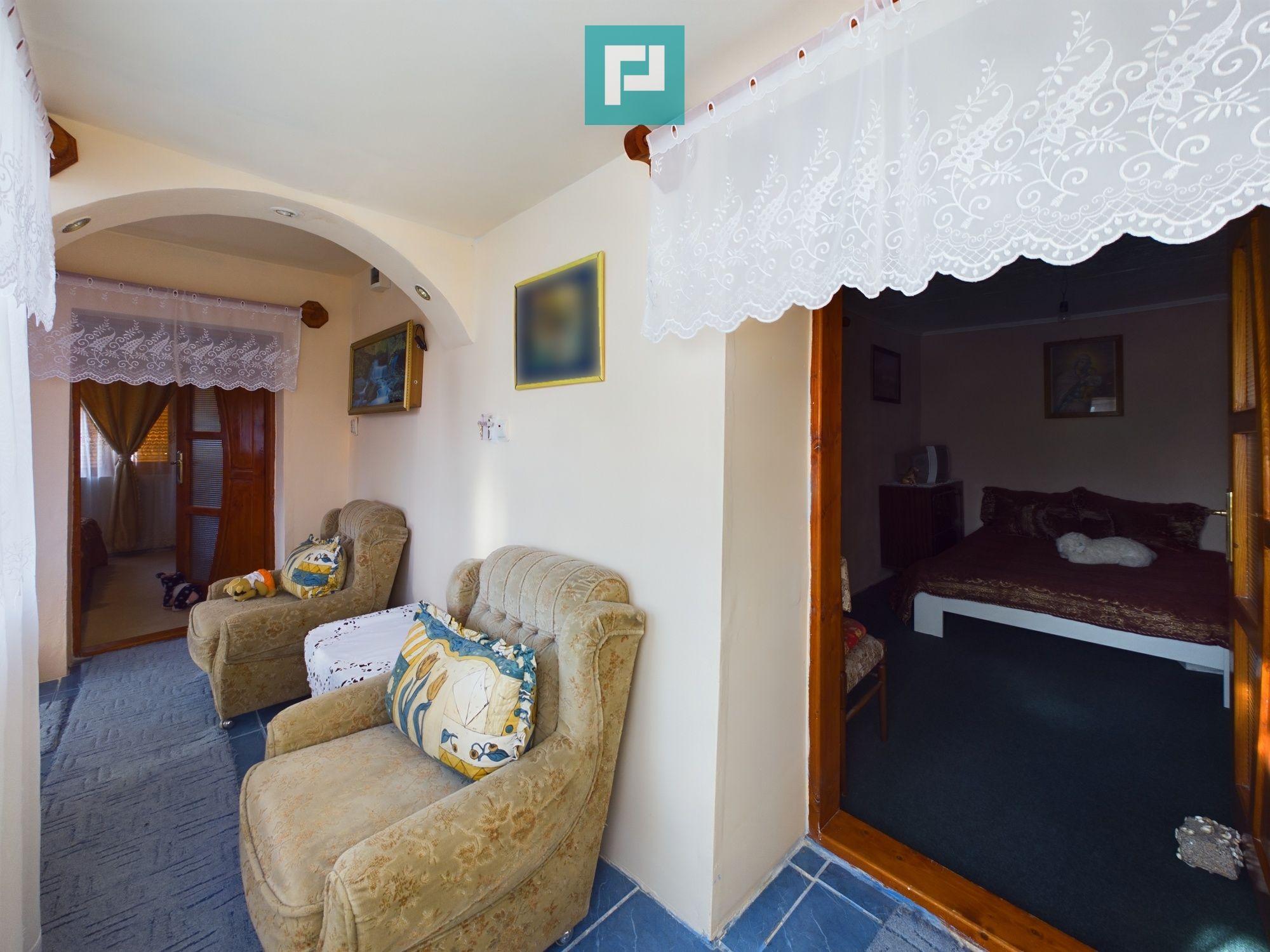 Casă cu front stradal generos Șeitin, județul Arad - 8