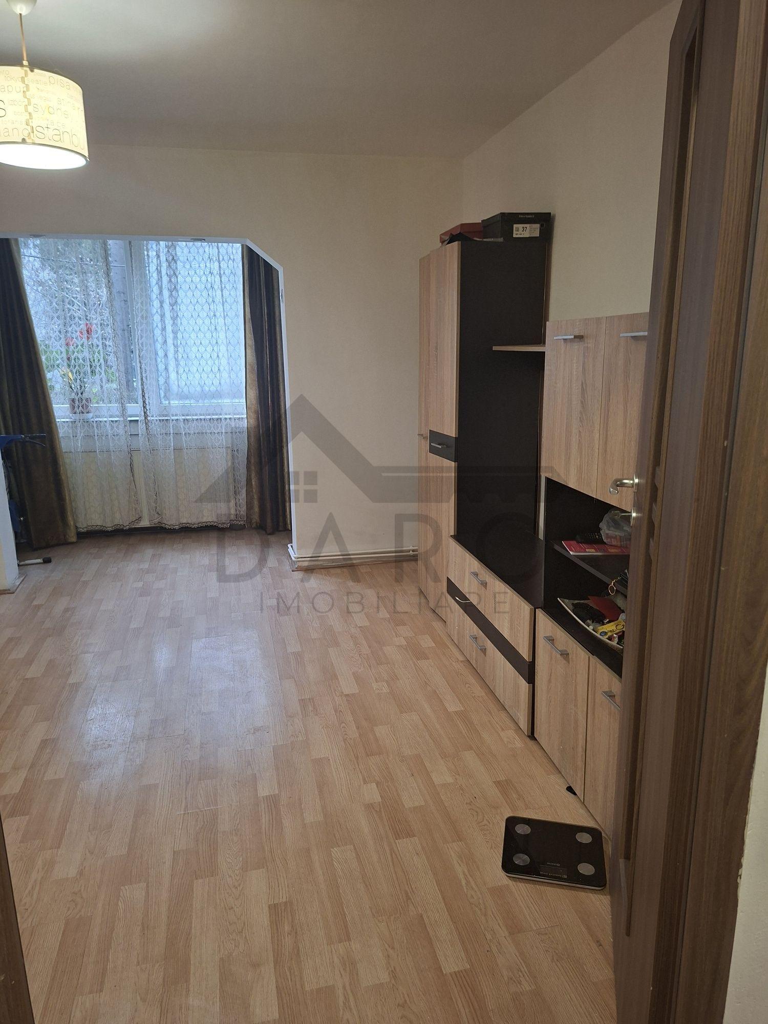 Vând apartament 3 camere - 1