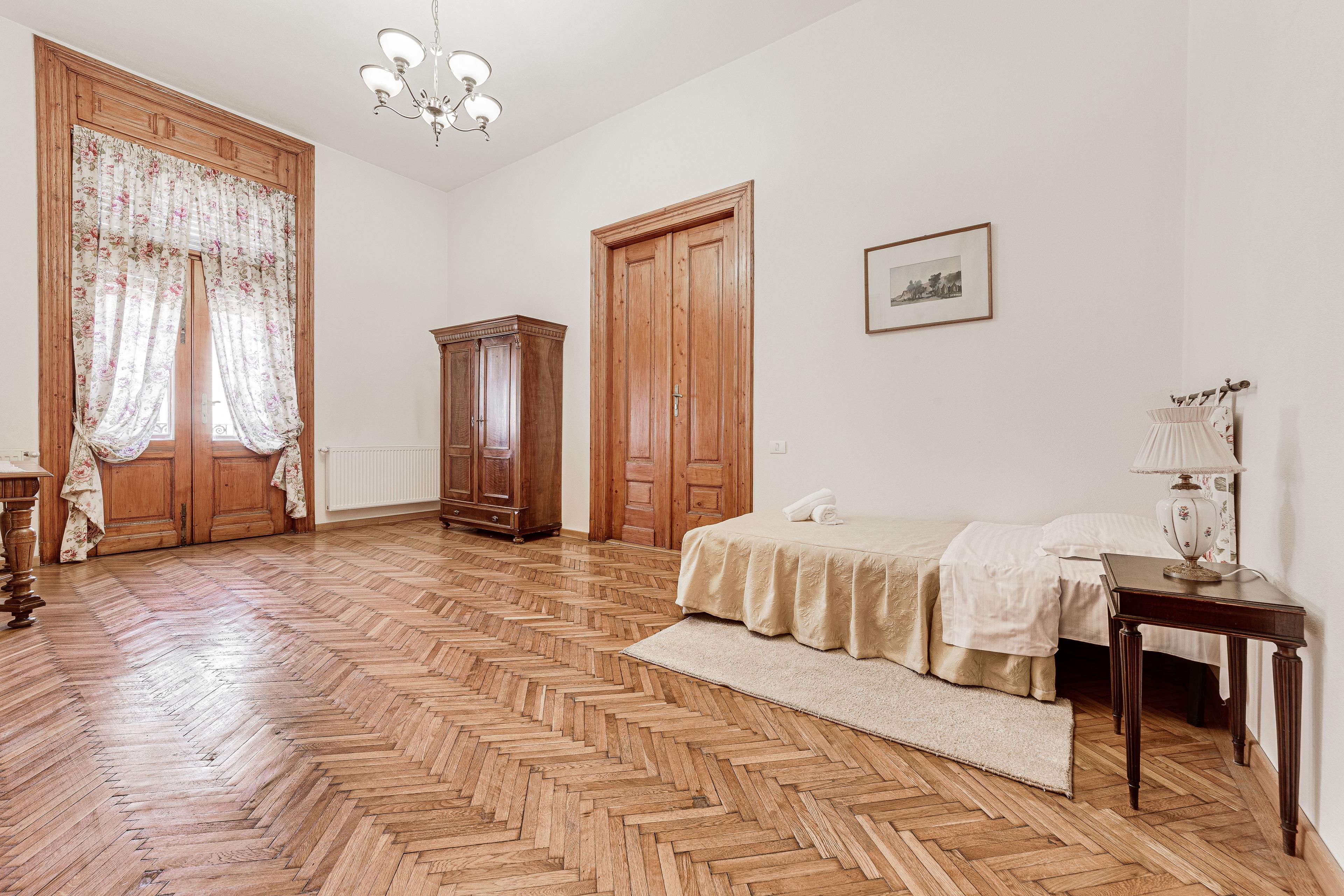 Bijuterie arhitecturală cu istorie. Confort modern, Ultracentral. - 1
