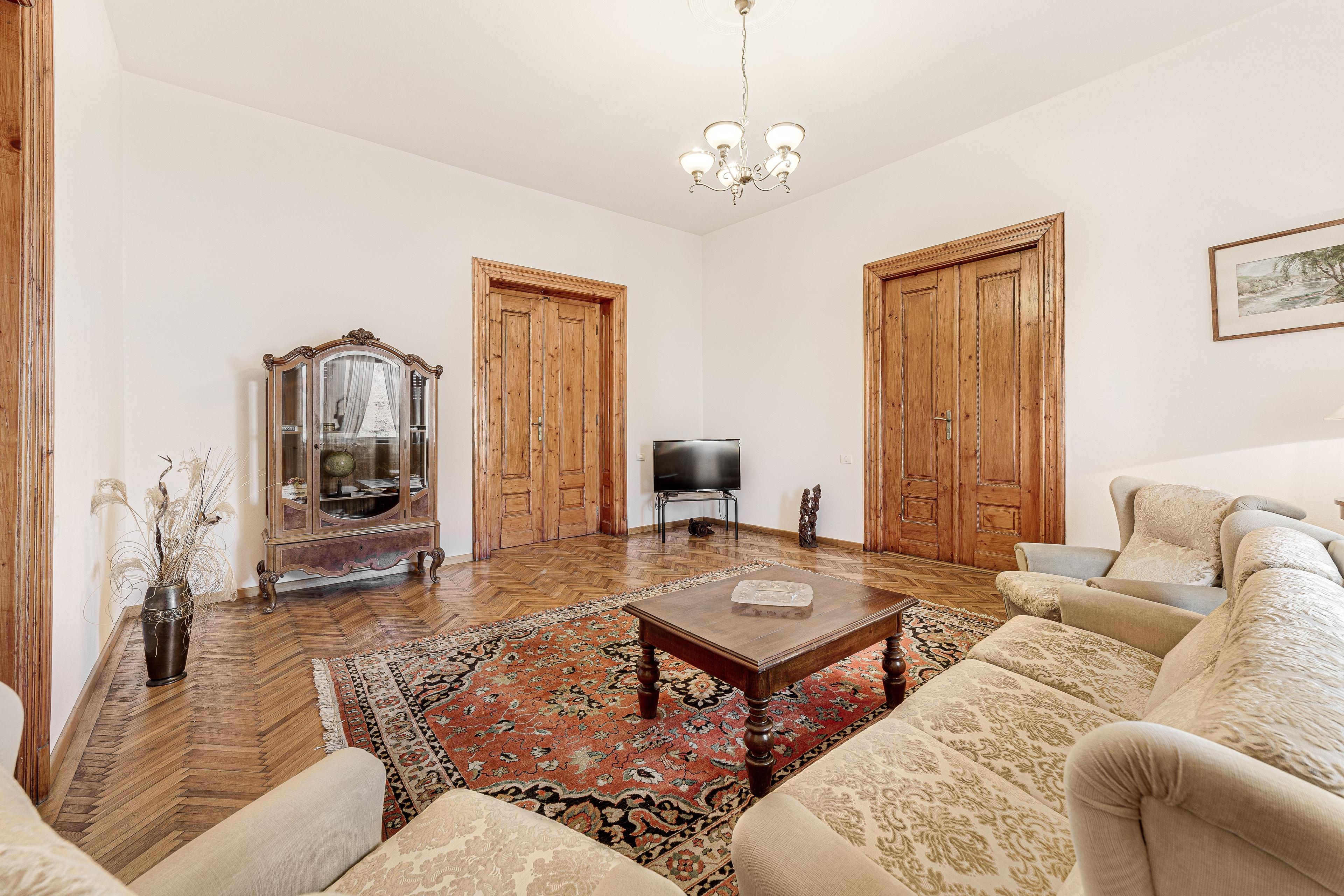 Bijuterie arhitecturală cu istorie. Confort modern, Ultracentral. - 10