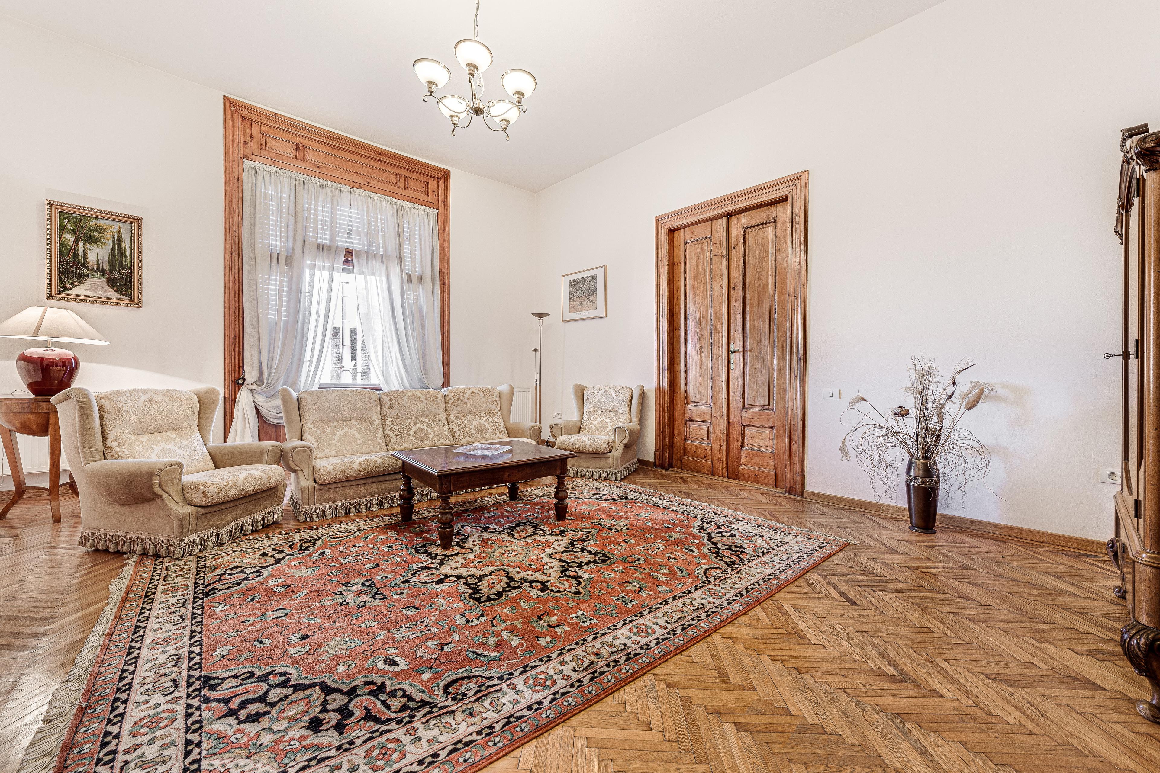 Bijuterie arhitecturală cu istorie. Confort modern, Ultracentral. - 2
